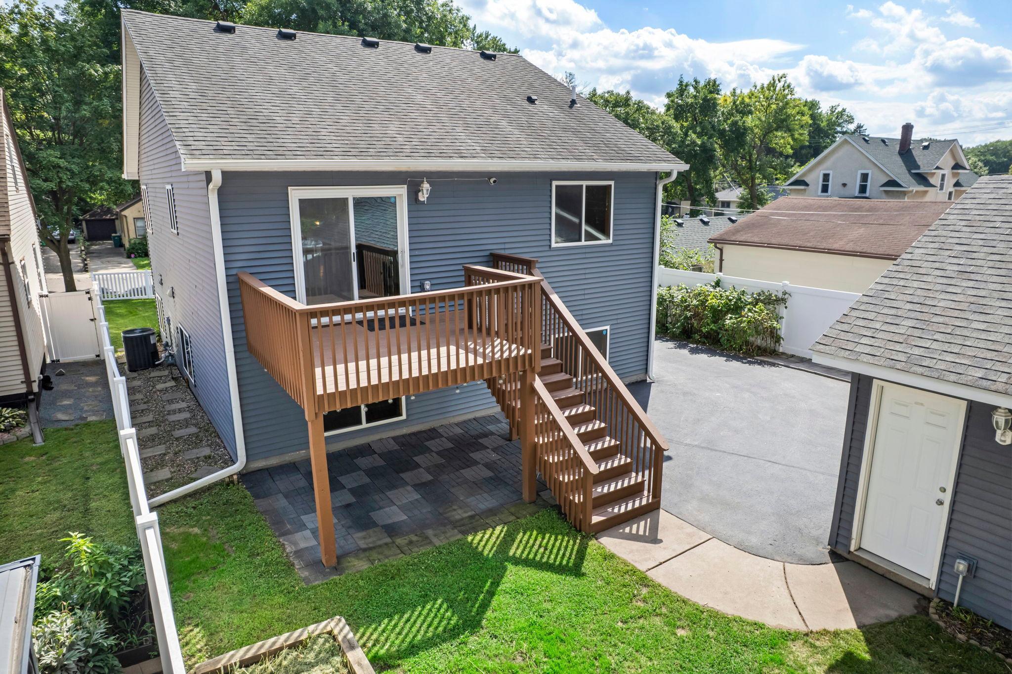 223 Hurley Street E