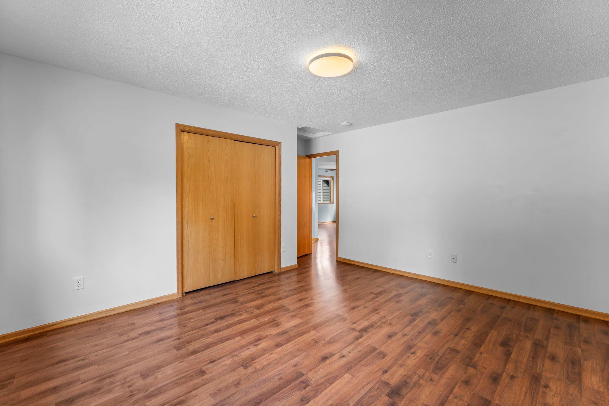 223 Hurley Street E