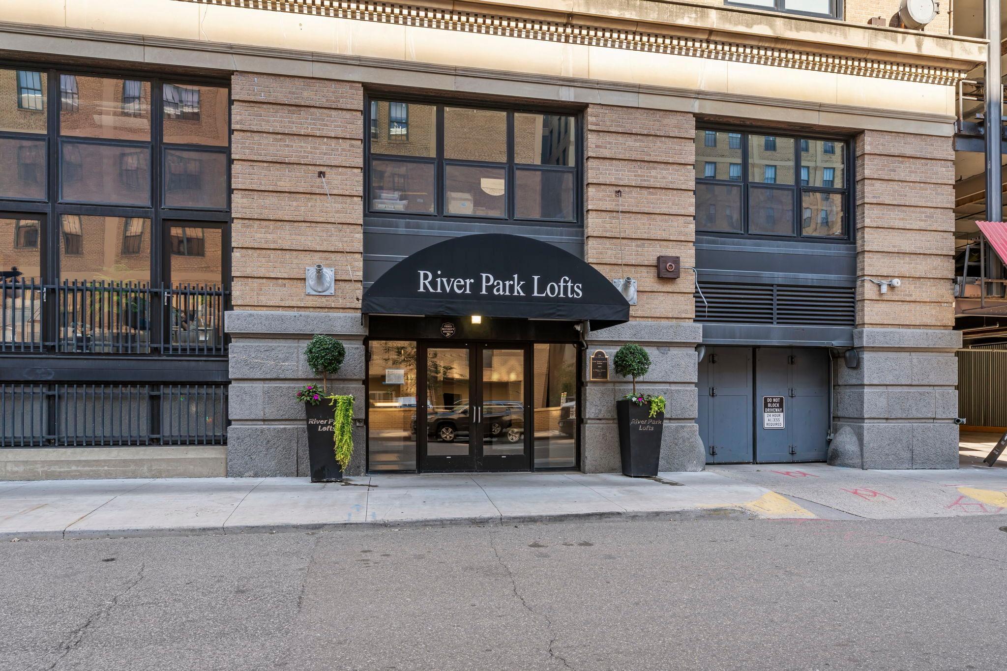 406 Wacouta Street Unit: 515