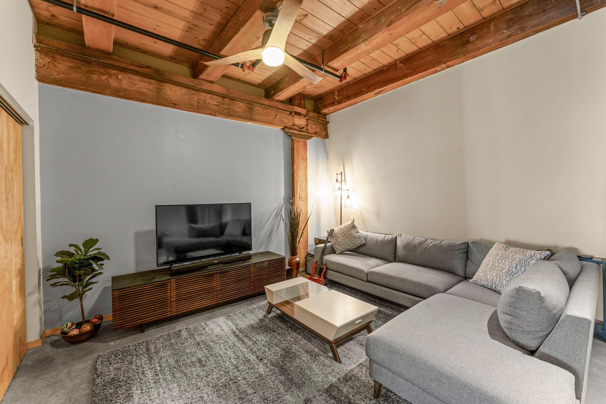 406 Wacouta Street Unit: 515