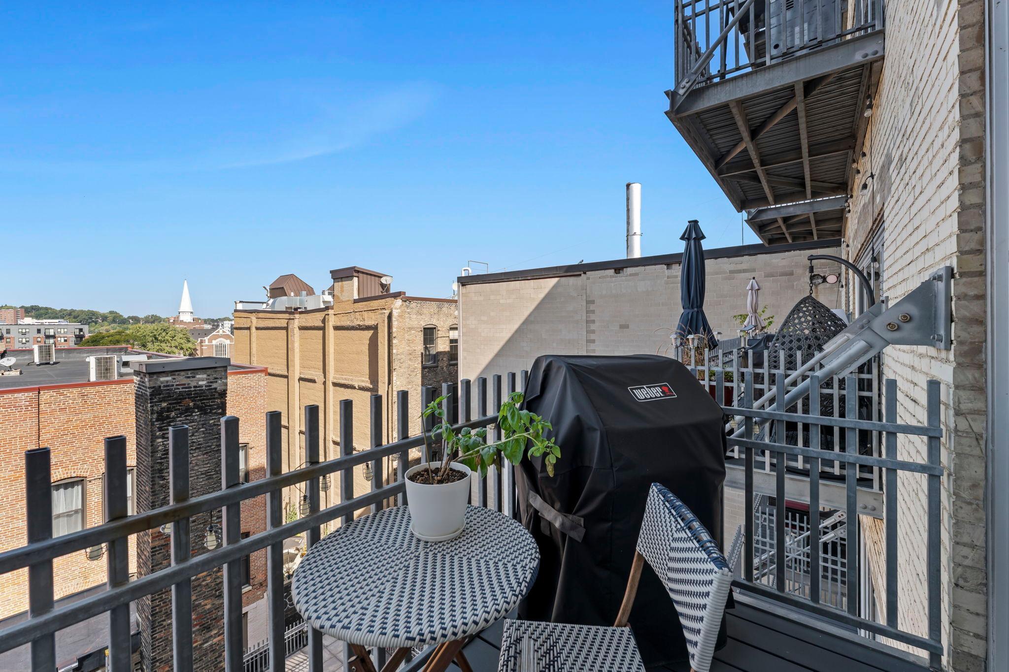 406 Wacouta Street Unit: 515