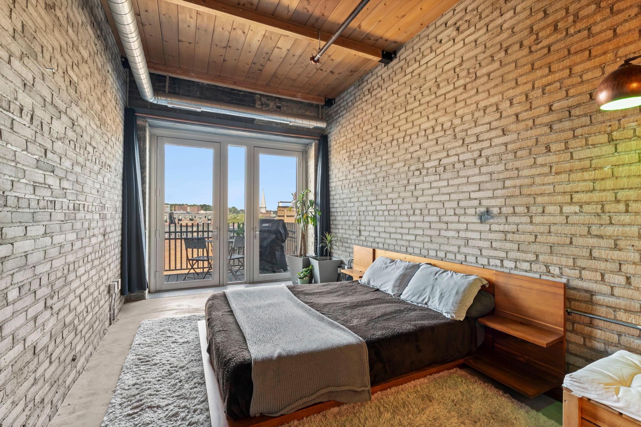406 Wacouta Street Unit: 515