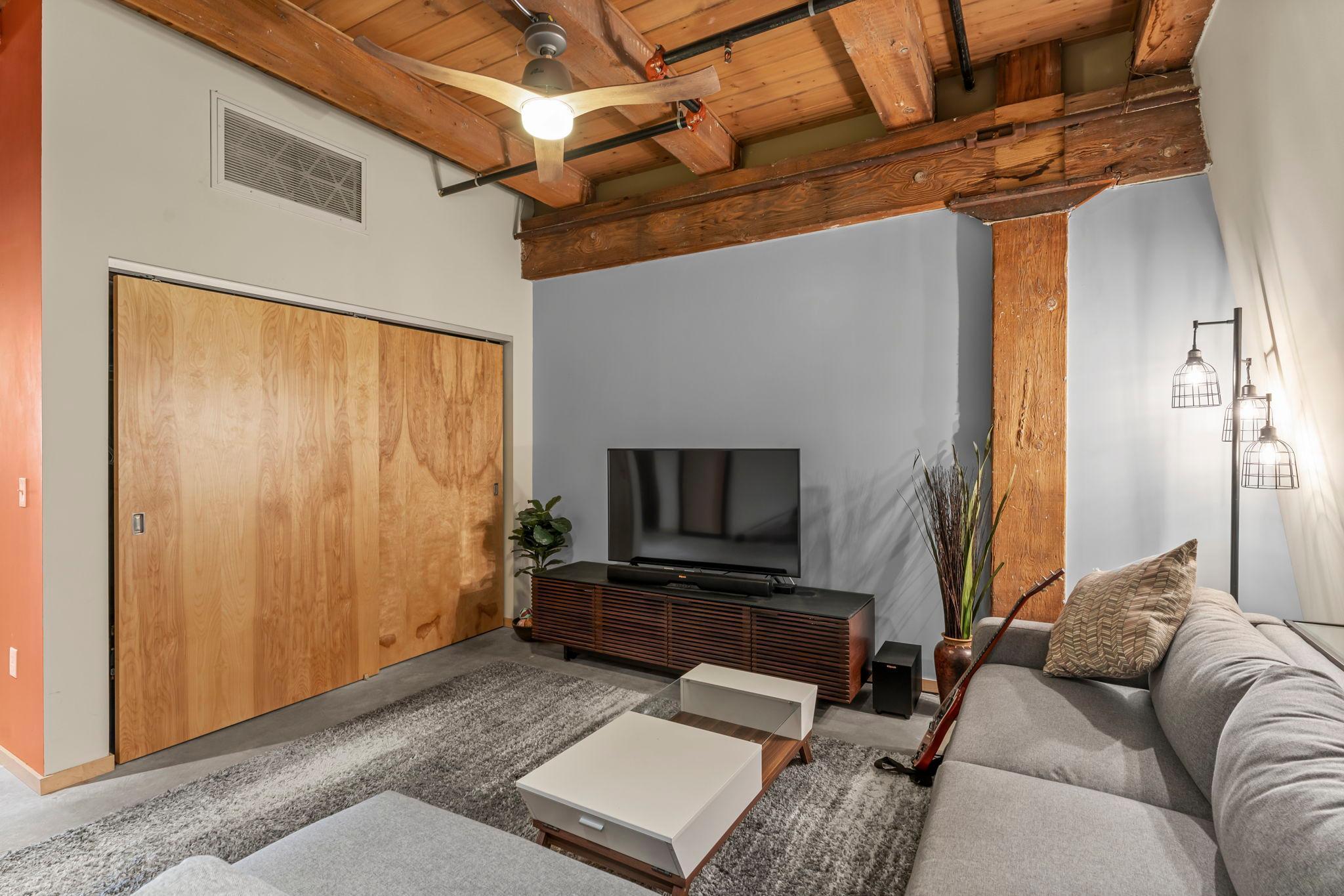 406 Wacouta Street Unit: 515