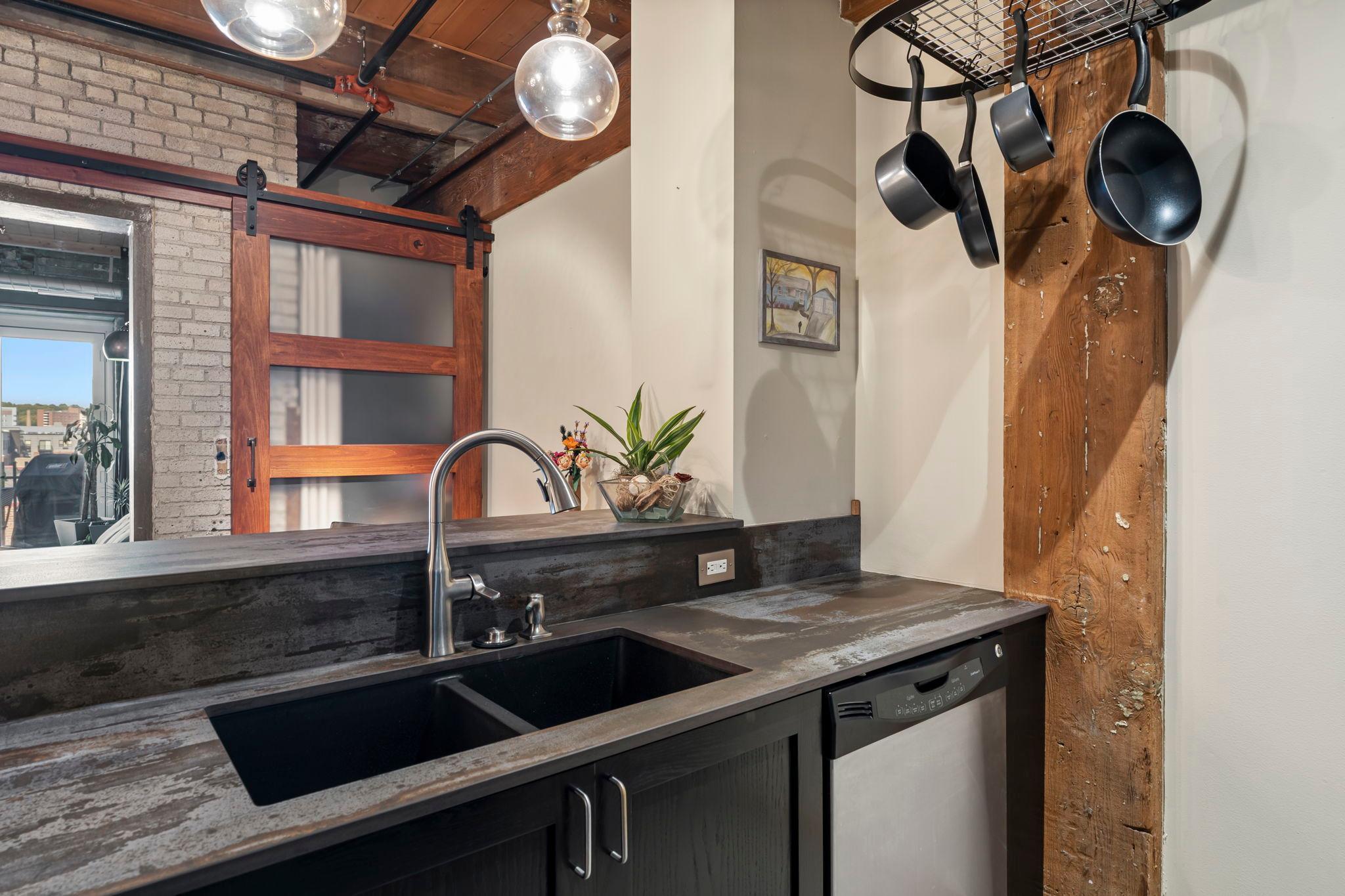 406 Wacouta Street Unit: 515