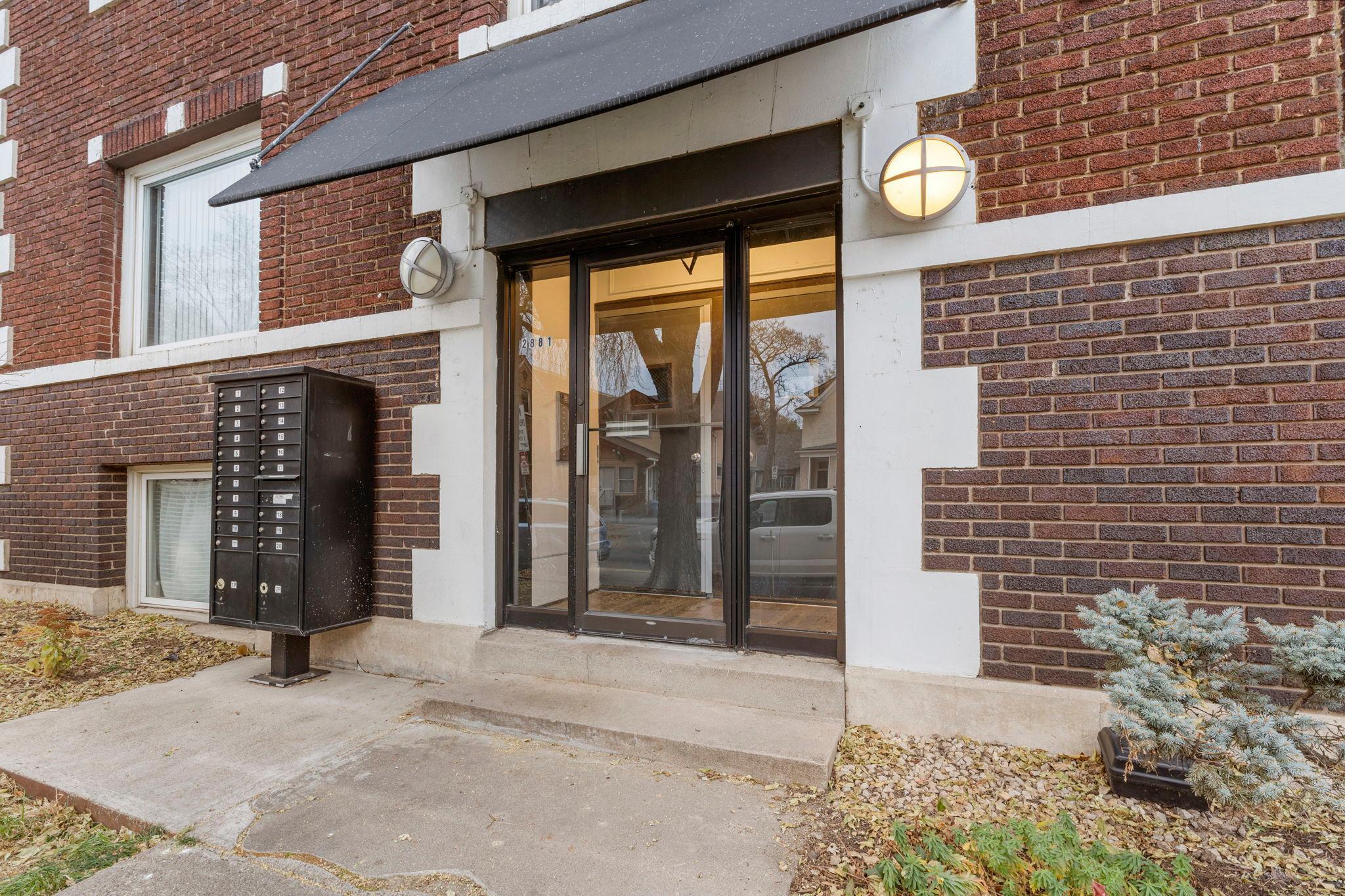 2881 Irving Avenue S Unit: 306