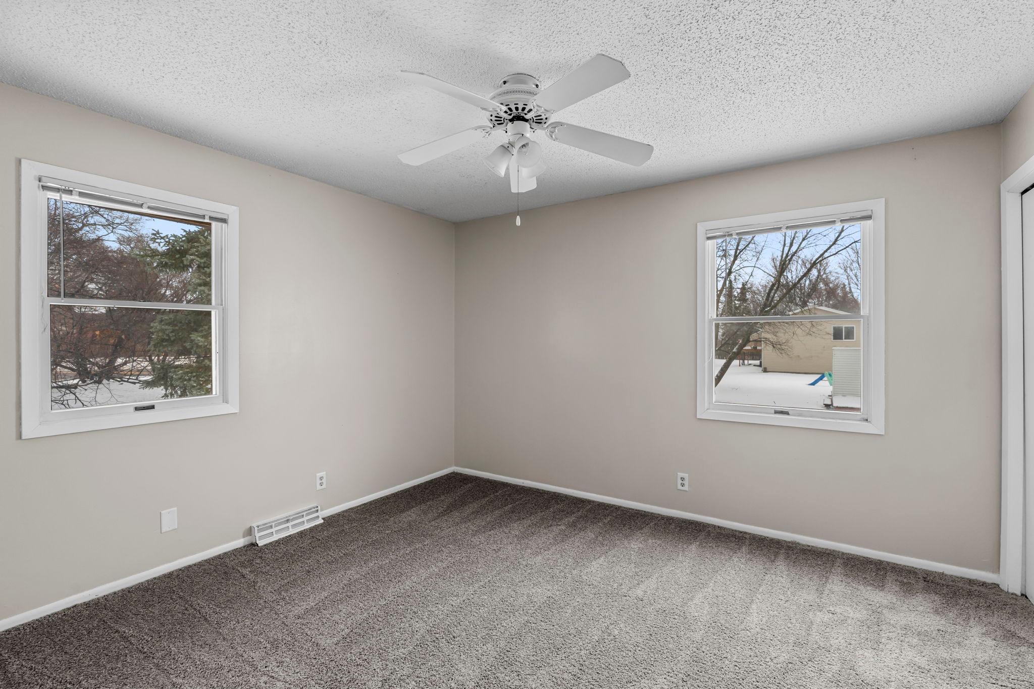 10421 Quebec Avenue S