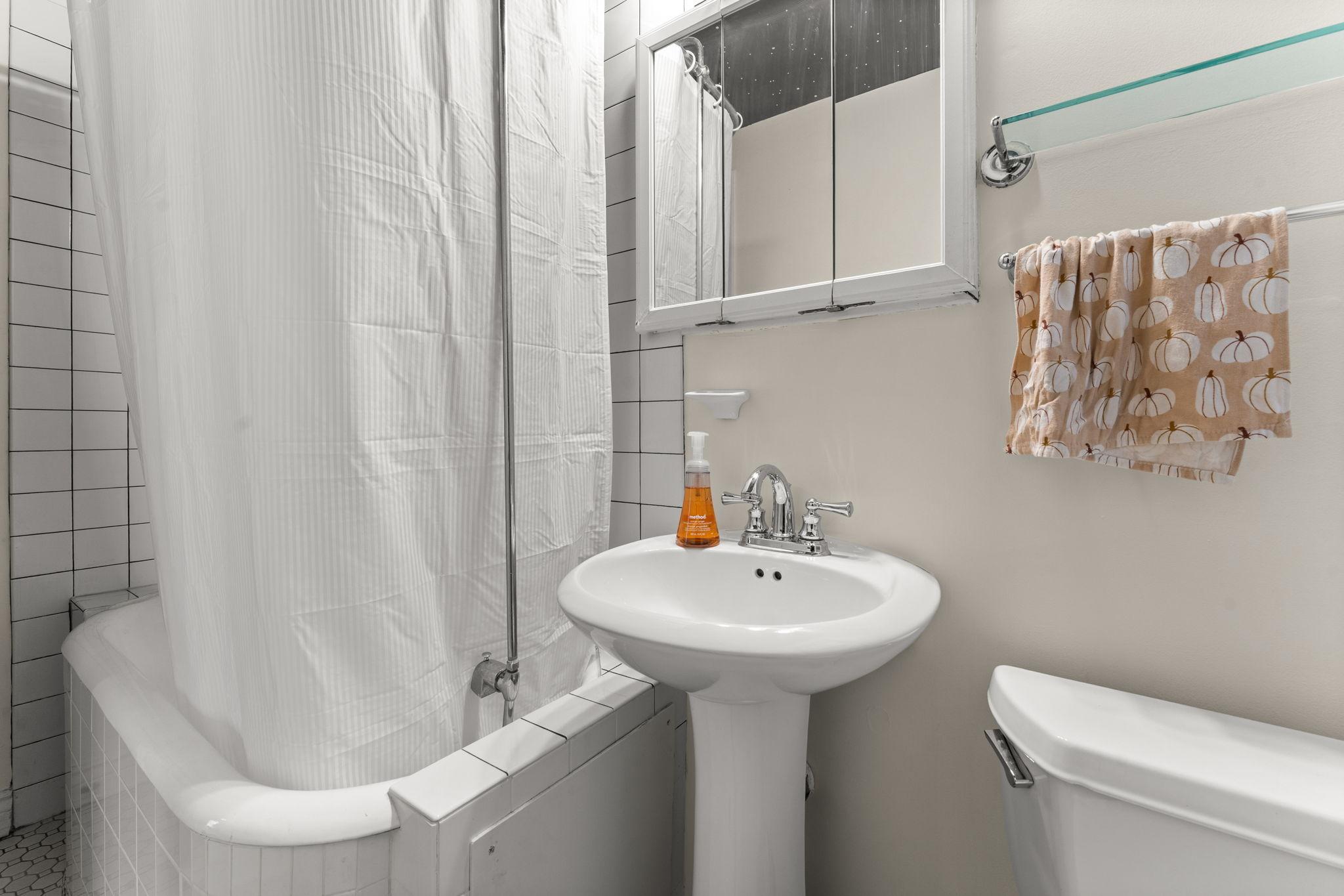 3133 Girard Avenue S Unit: 1