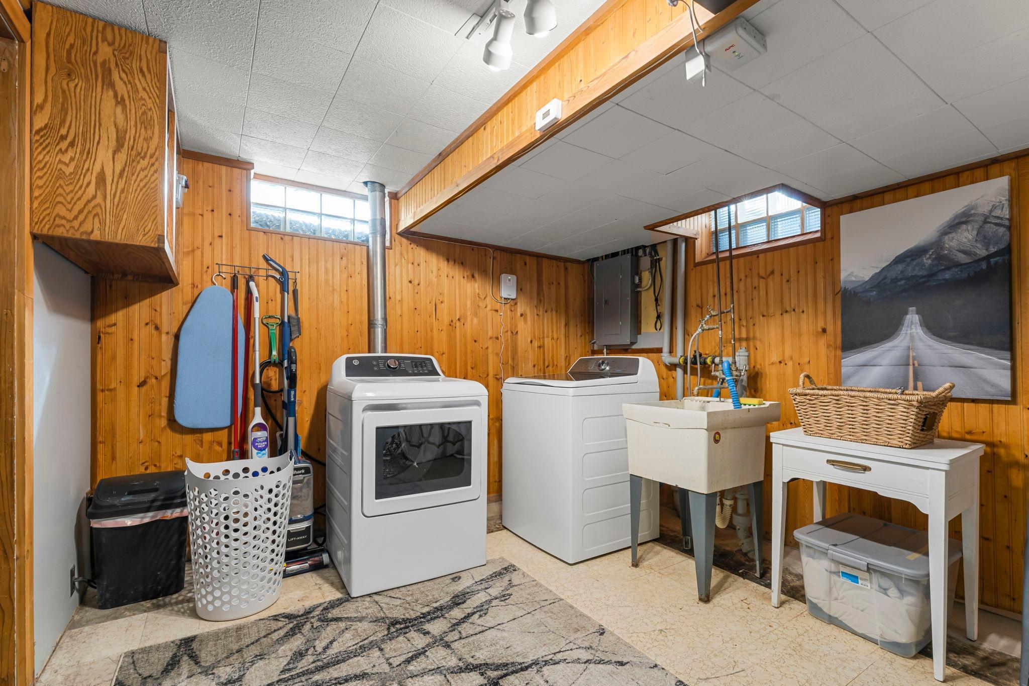 2300 Harding Street NE