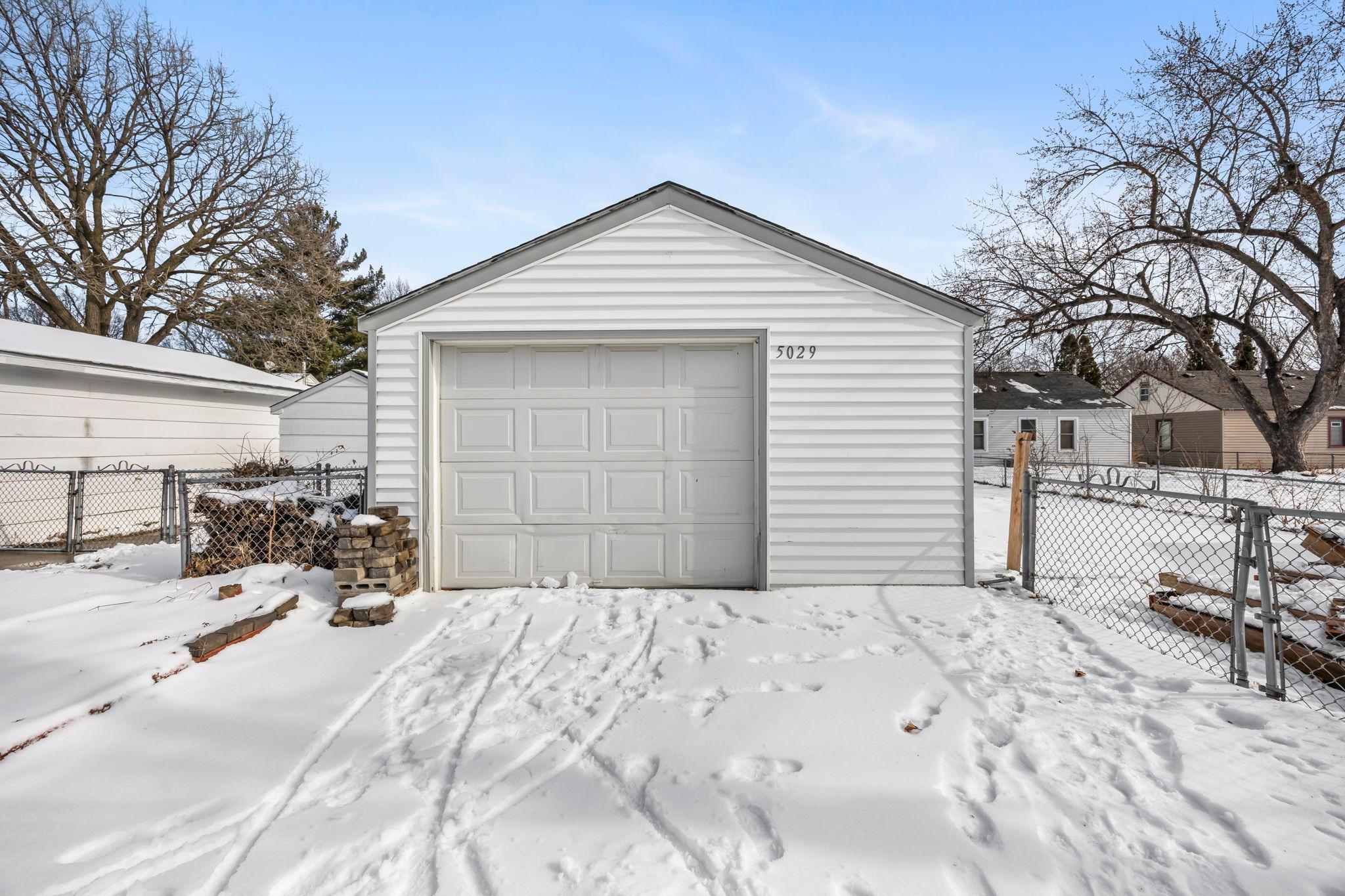 5029 Dupont Avenue N