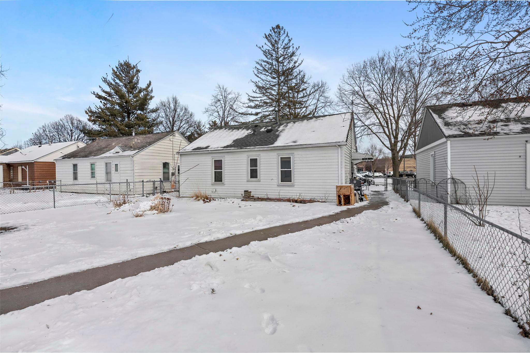 5029 Dupont Avenue N