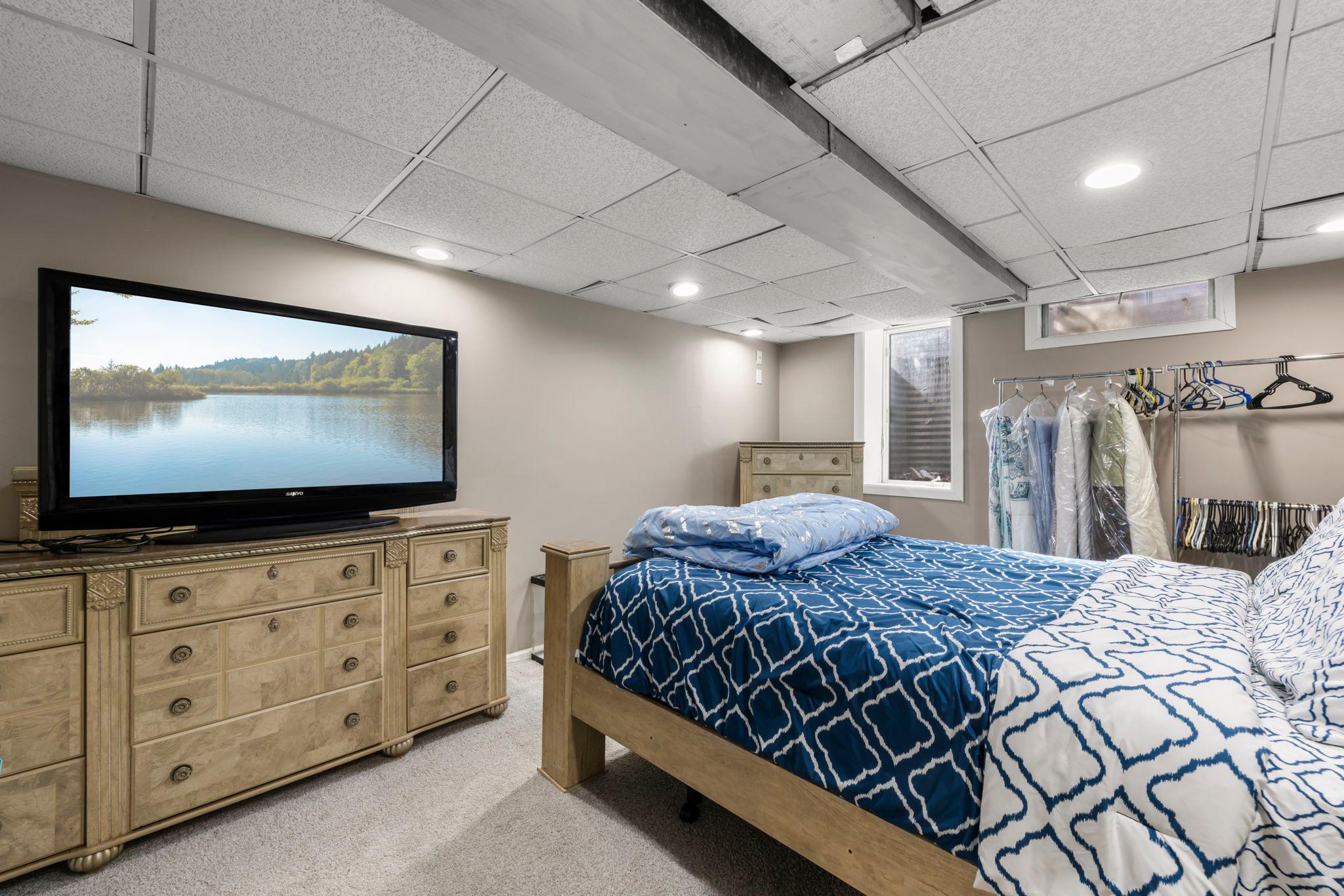 8118 France Avenue N