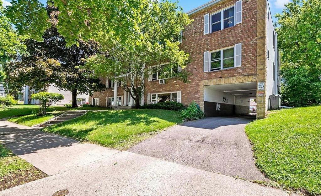 415 Ridgewood Avenue Unit: 3