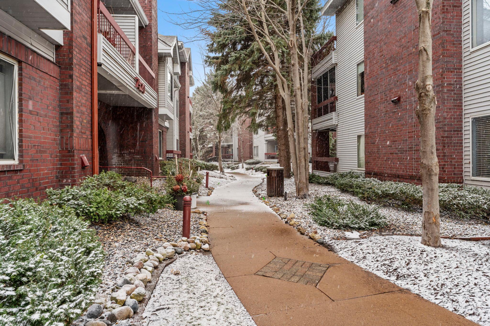 7500 Edinborough Way Unit: 3308