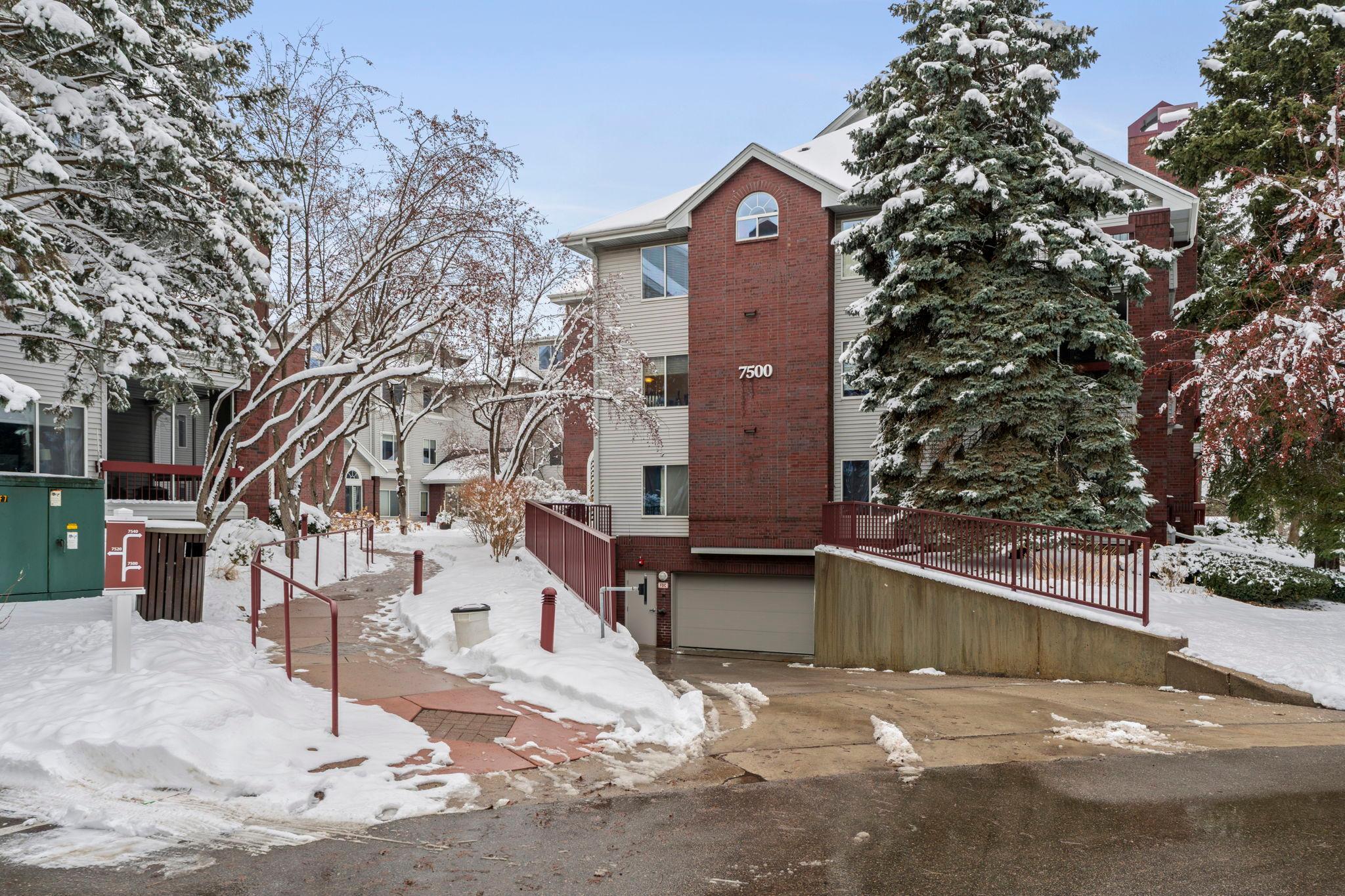 7500 Edinborough Way Unit: 3308