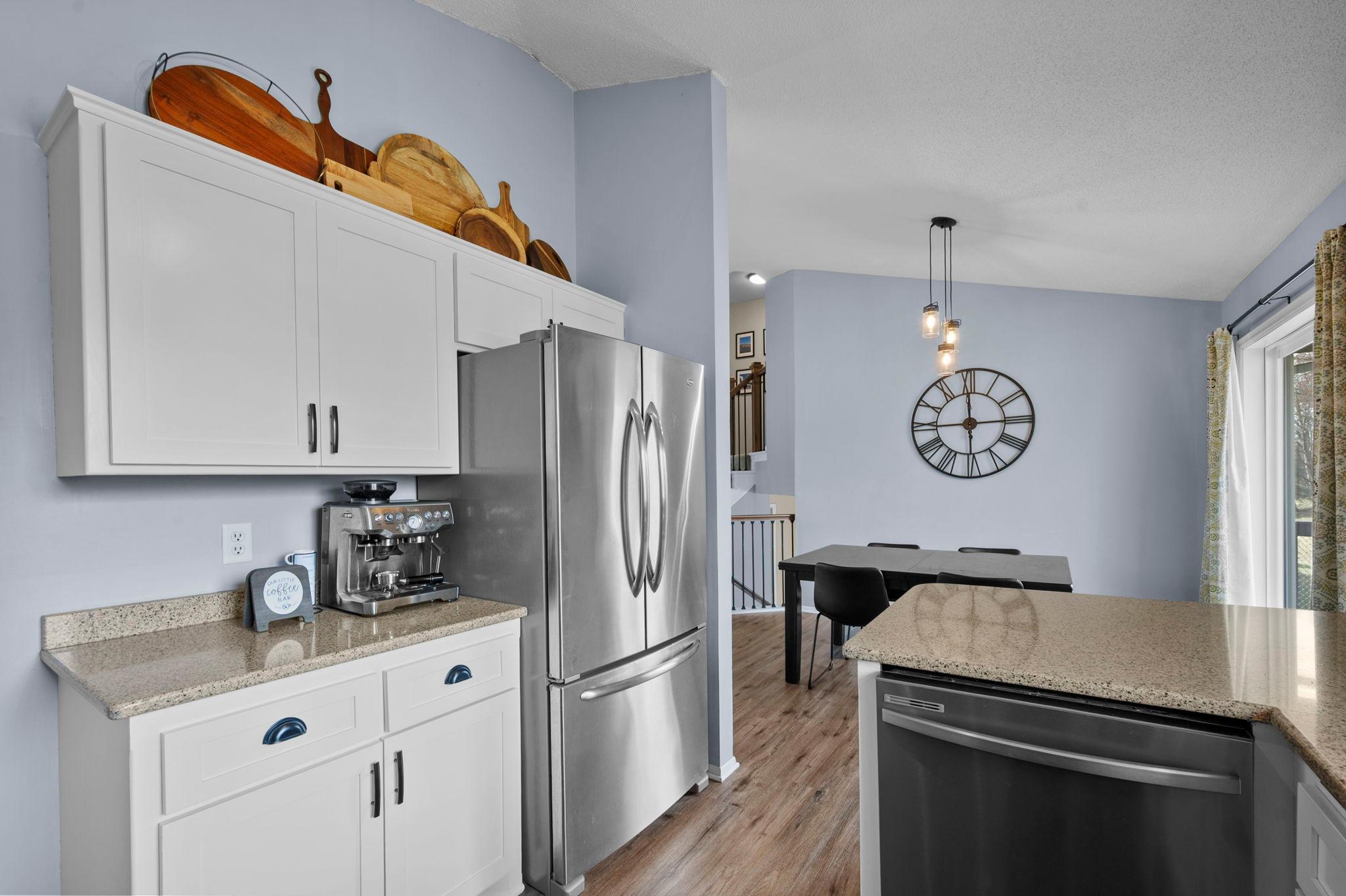 6667 Kingsview Lane N