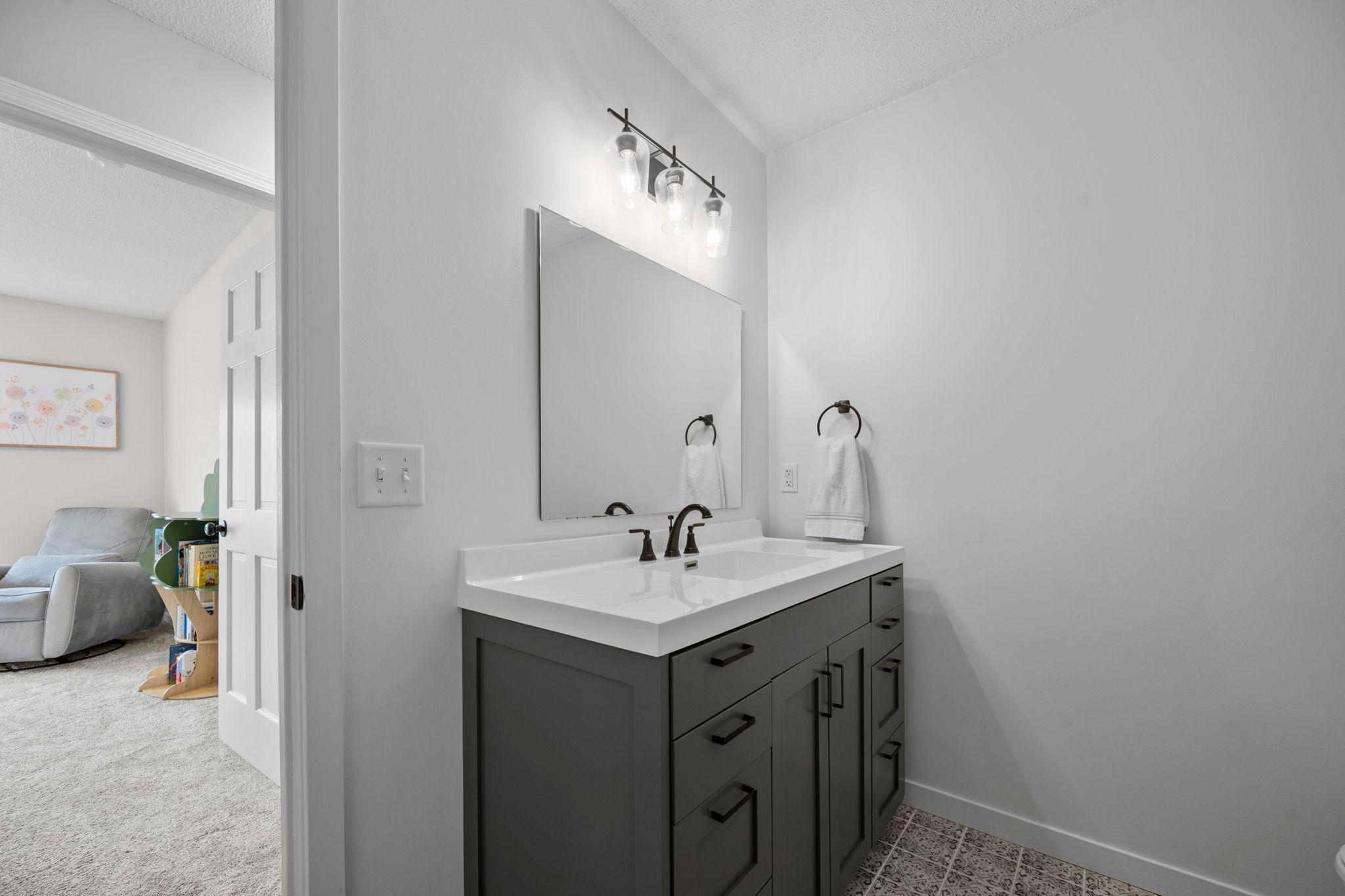 6667 Kingsview Lane N