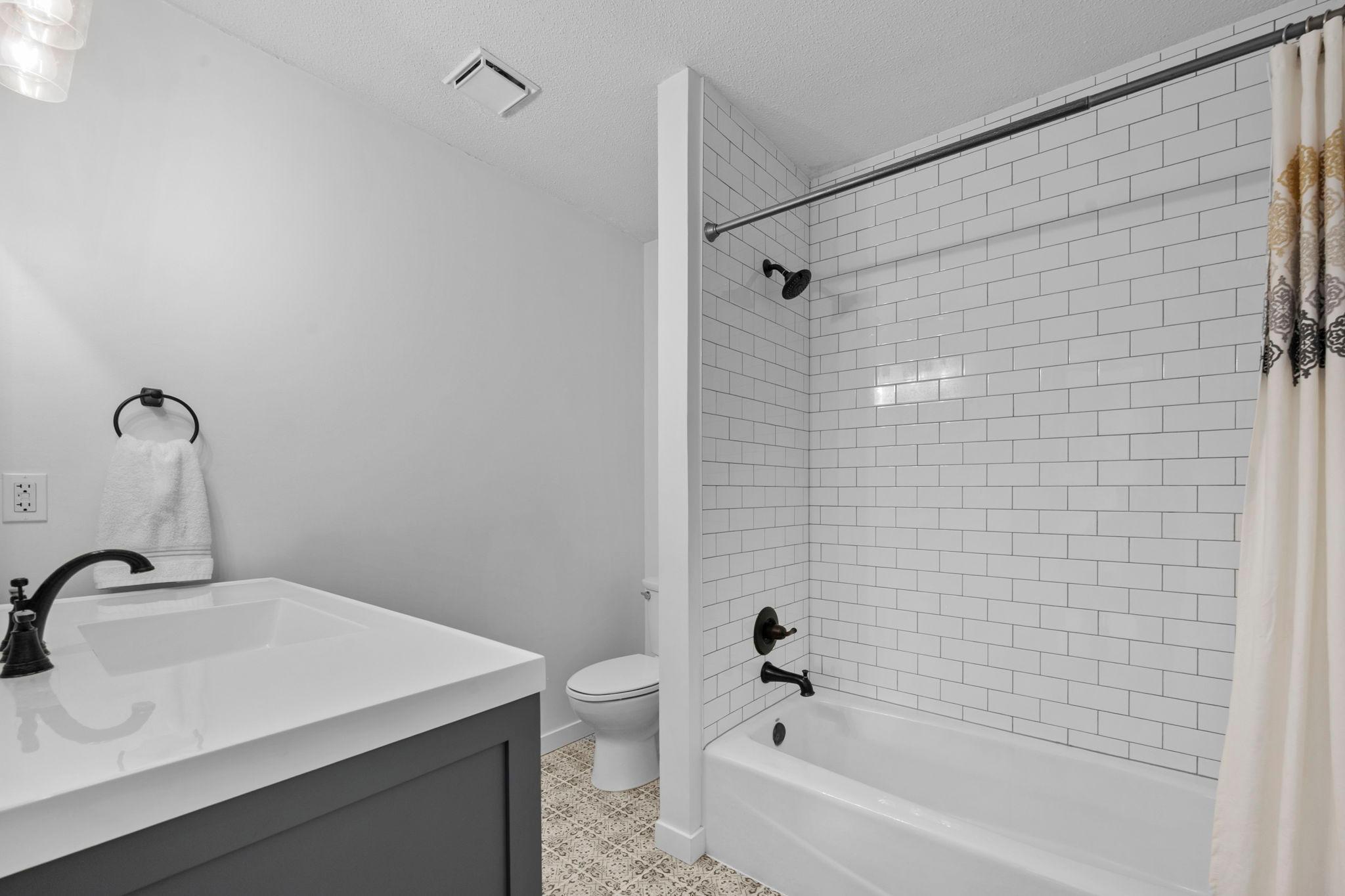 6667 Kingsview Lane N