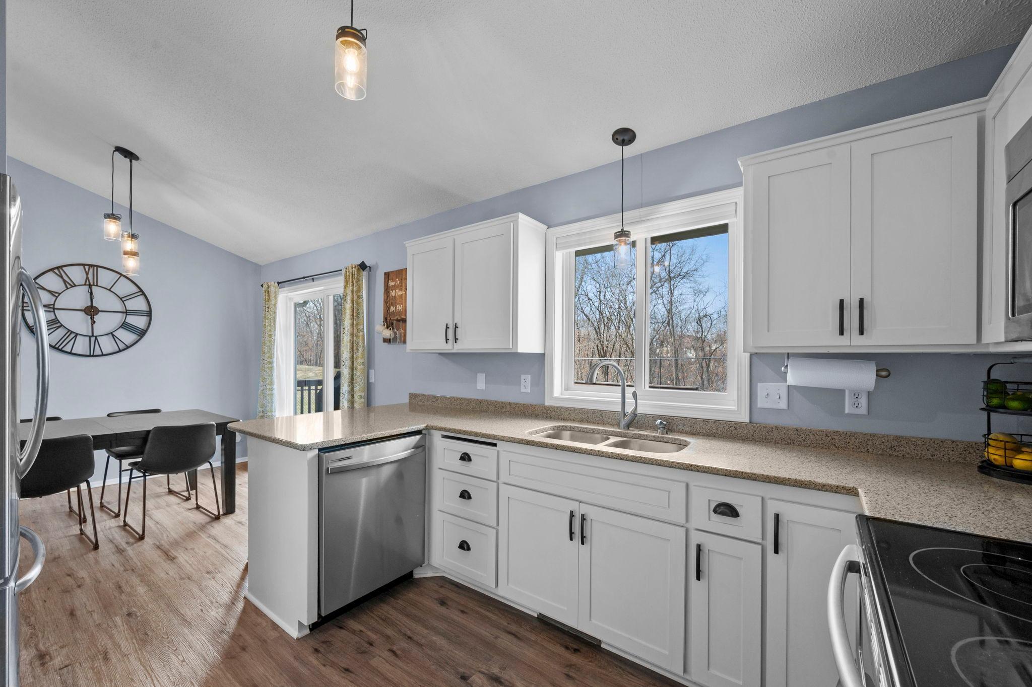 6667 Kingsview Lane N