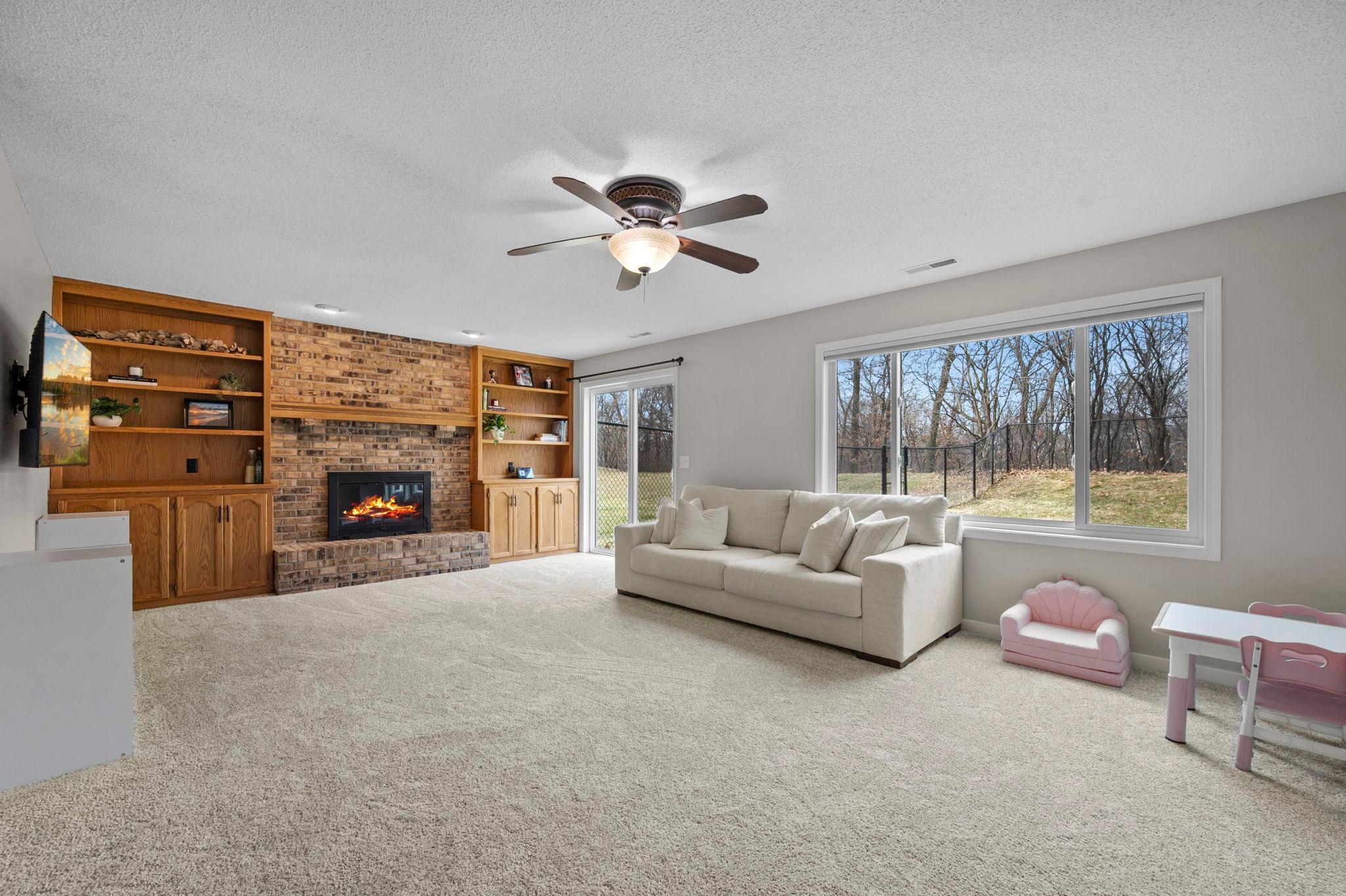 6667 Kingsview Lane N