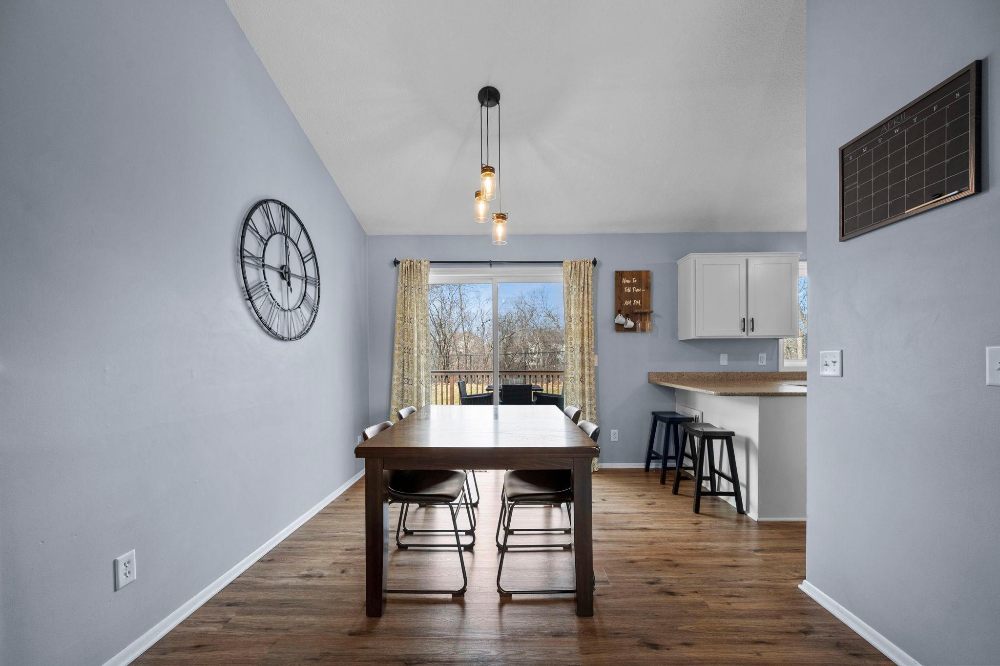 6667 Kingsview Lane N