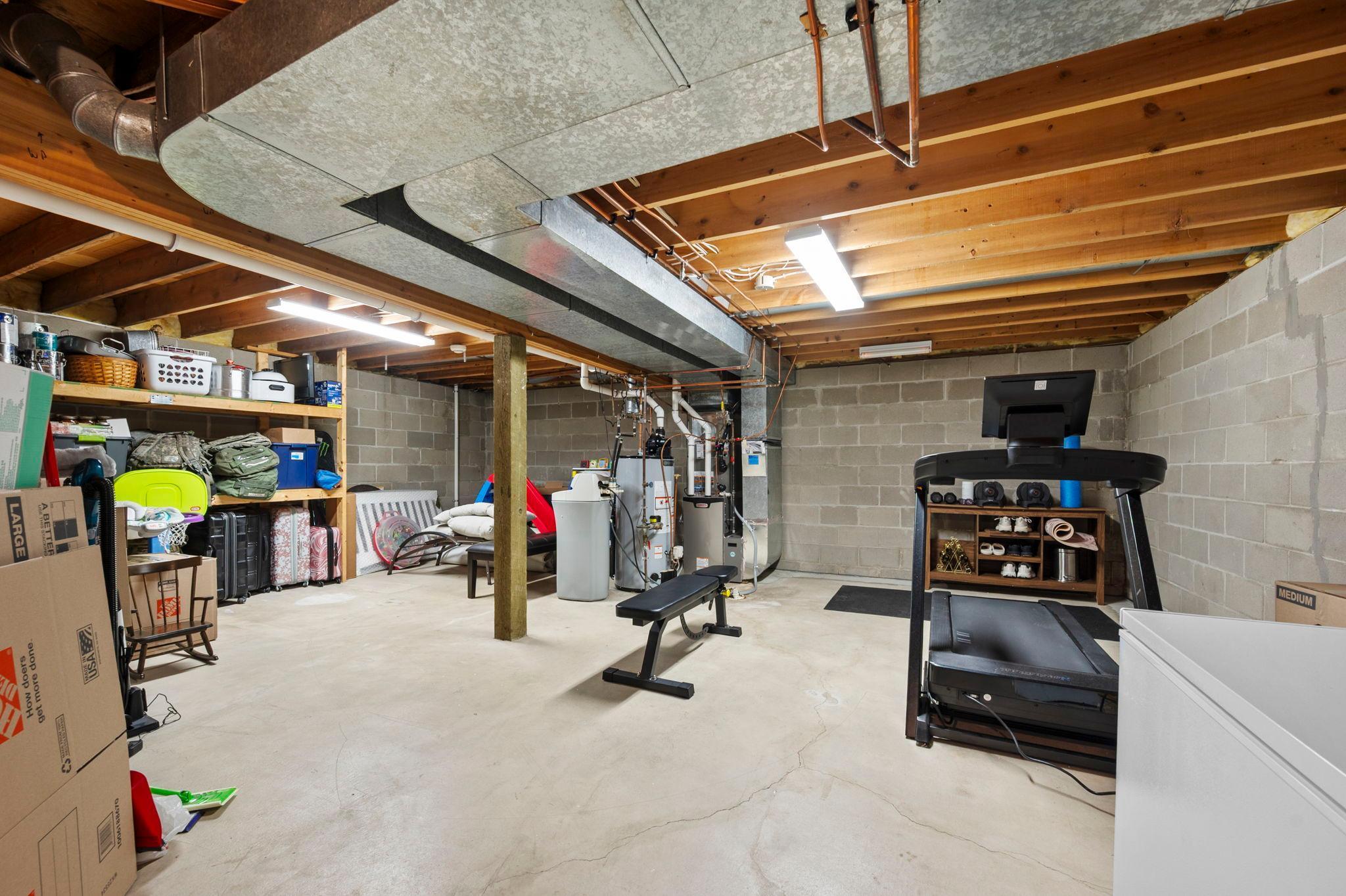 6667 Kingsview Lane N