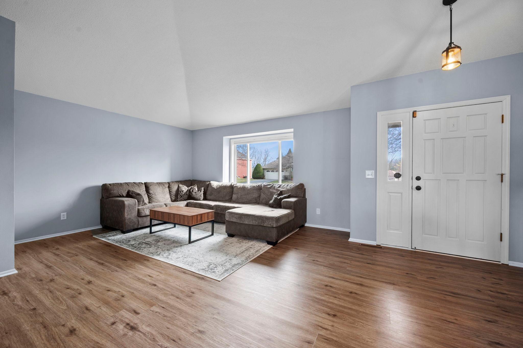 6667 Kingsview Lane N