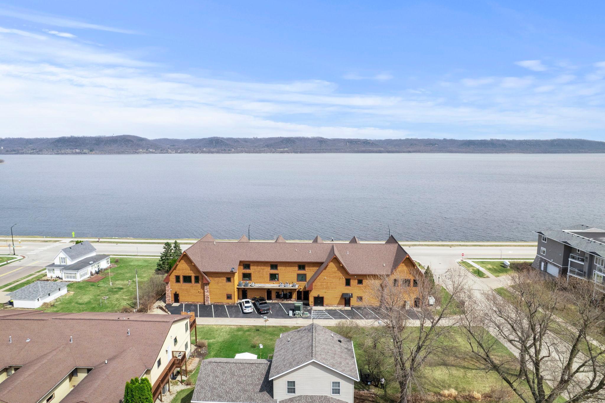 1301 N Lakeshore Dr Unit: 202