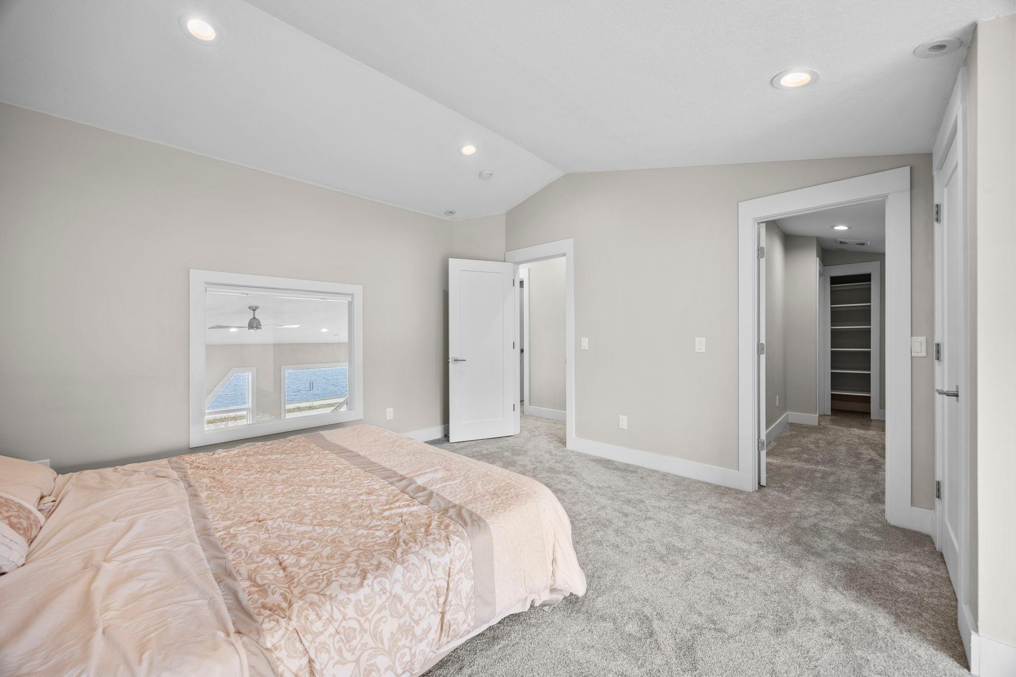 1301 N Lakeshore Dr Unit: 202