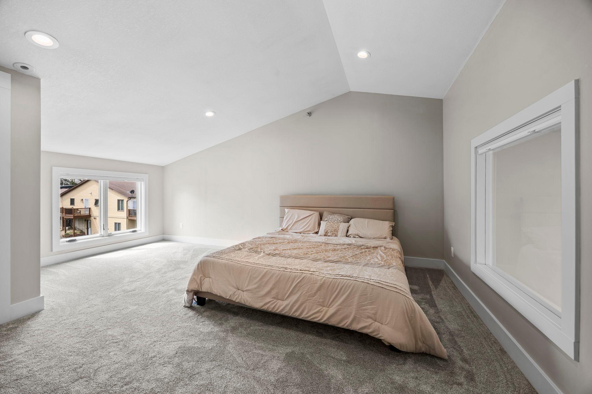 1301 N Lakeshore Dr Unit: 202