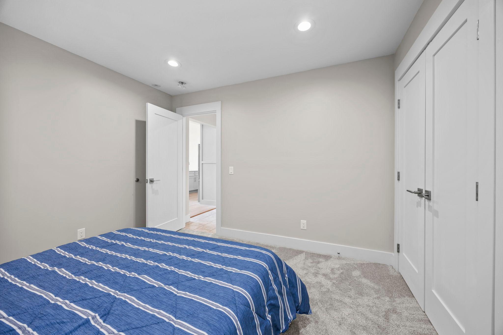 1301 N Lakeshore Dr Unit: 202