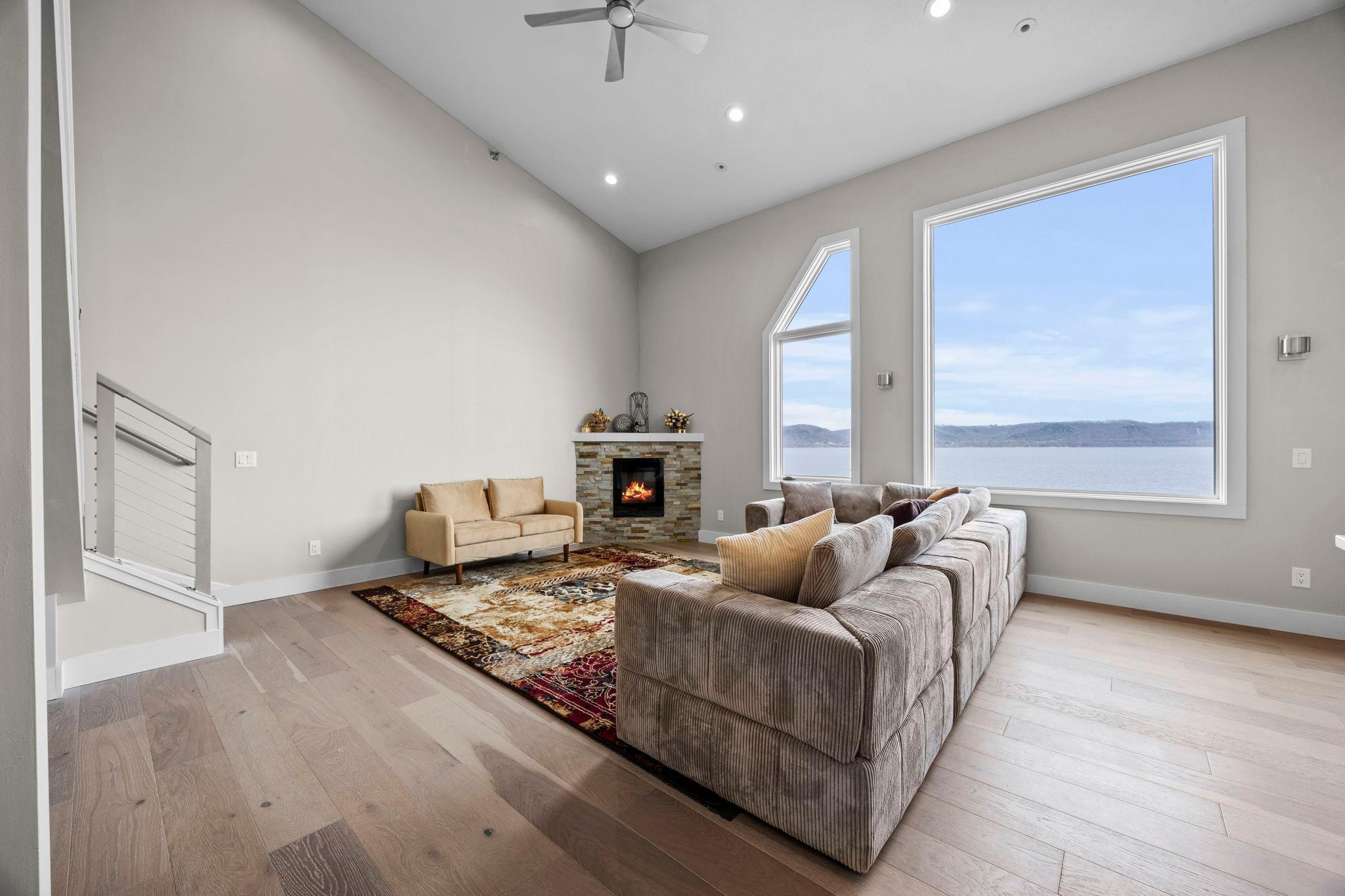 1301 N Lakeshore Dr Unit: 202