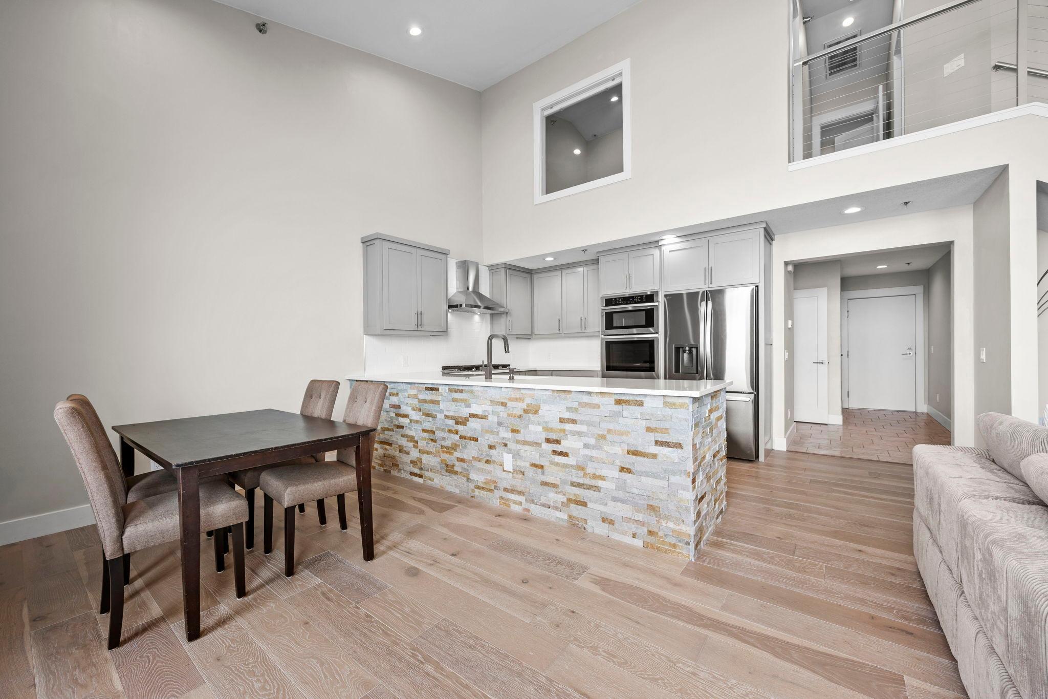 1301 N Lakeshore Dr Unit: 202