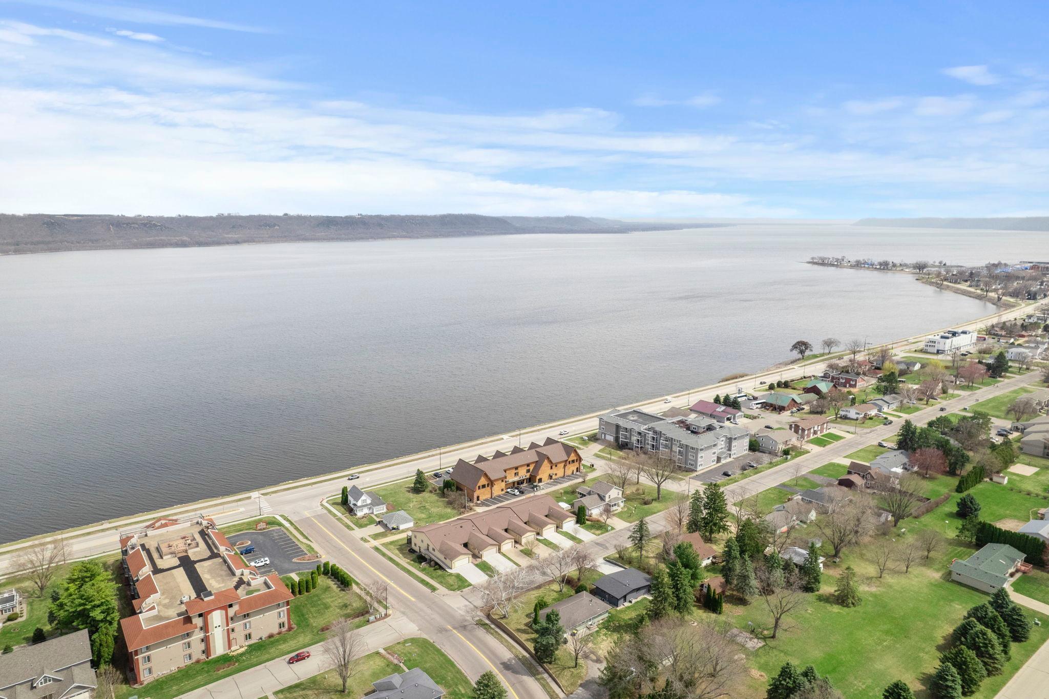 1301 N Lakeshore Dr Unit: 202