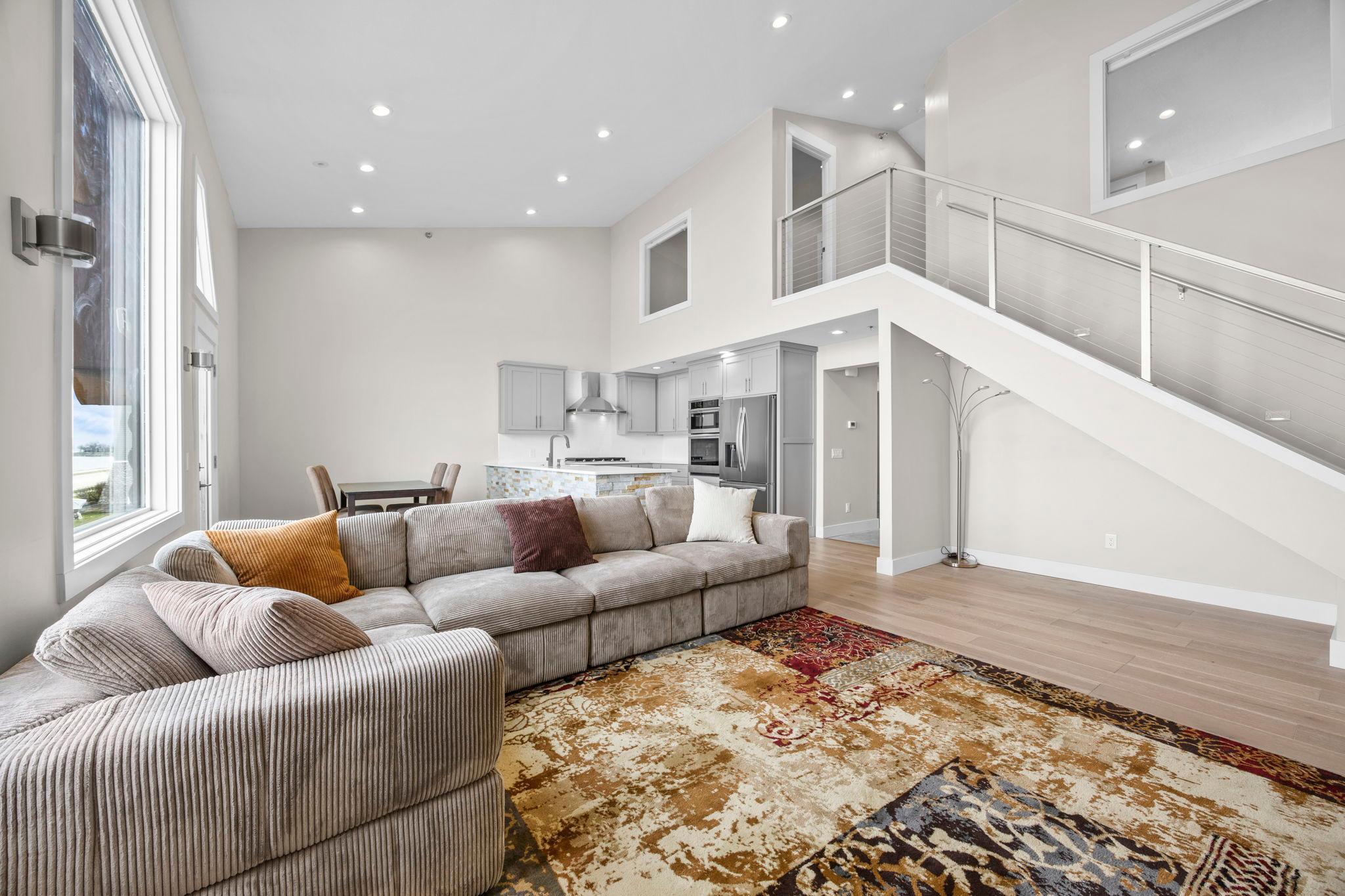 1301 N Lakeshore Dr Unit: 202