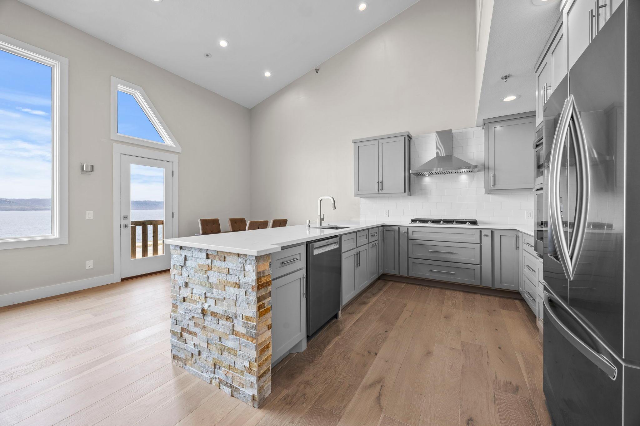 1301 N Lakeshore Dr Unit: 202