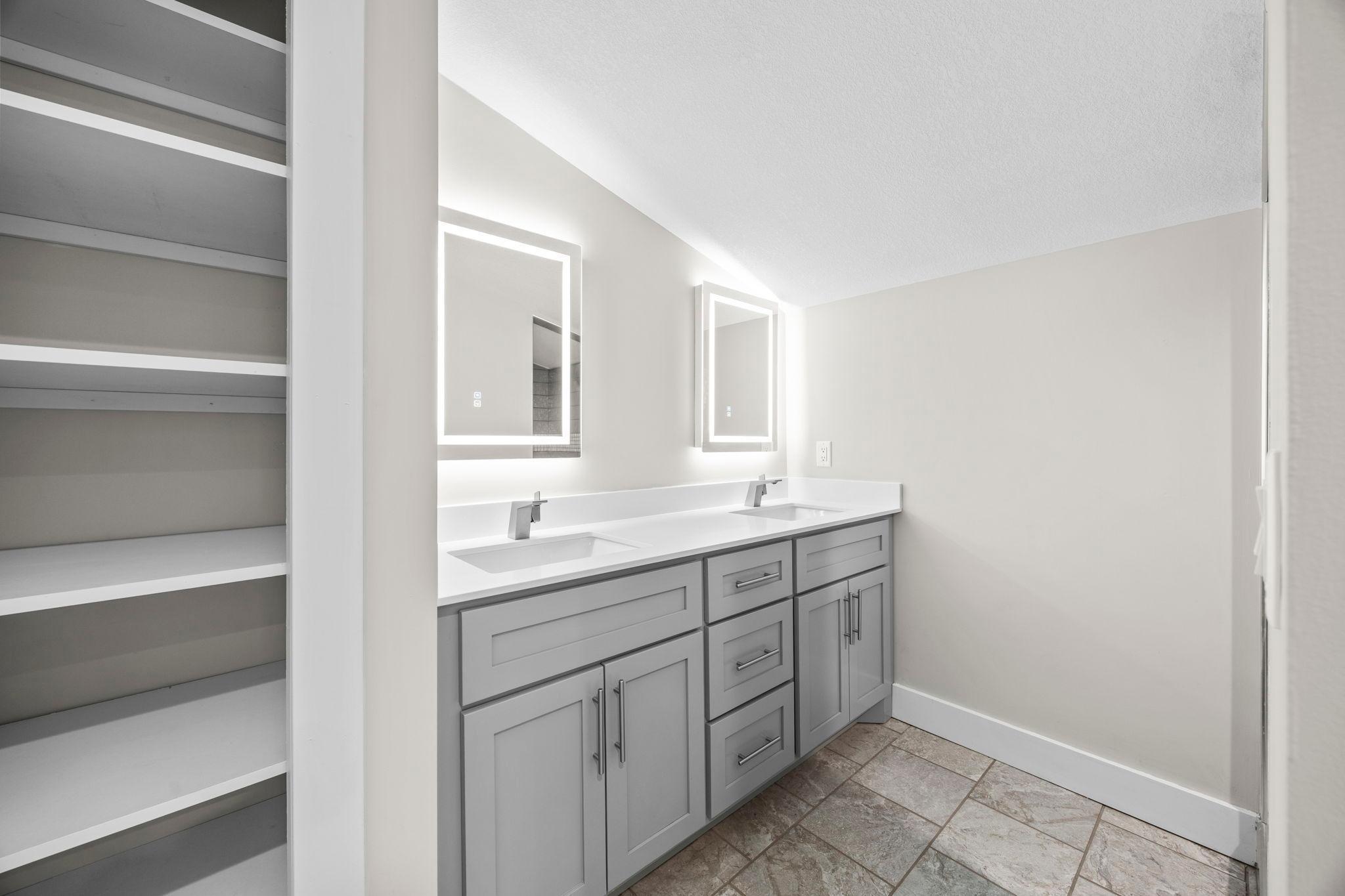 1301 N Lakeshore Dr Unit: 202