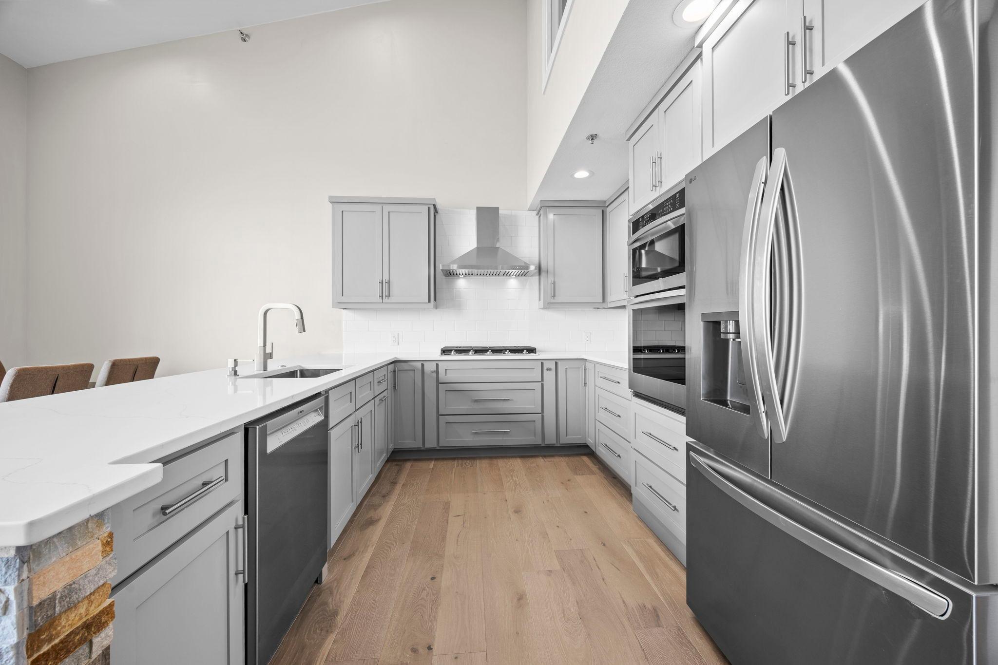 1301 N Lakeshore Dr Unit: 202