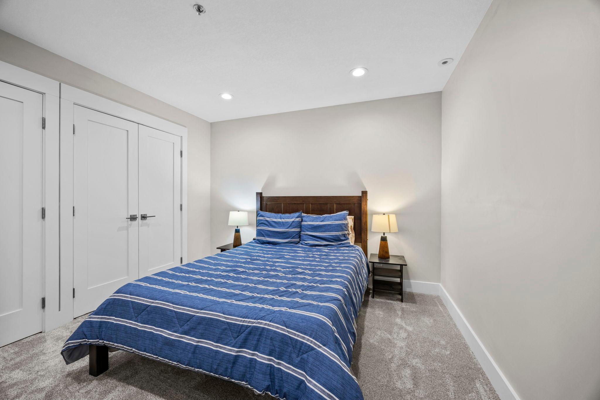 1301 N Lakeshore Dr Unit: 202