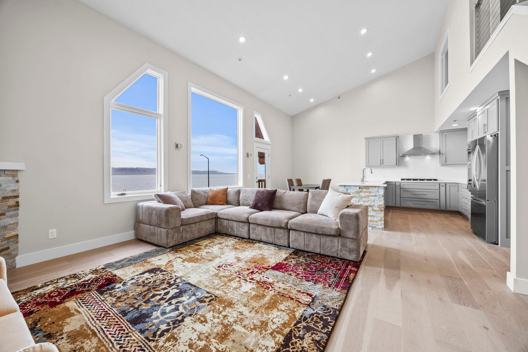 1301 N Lakeshore Dr Unit: 202