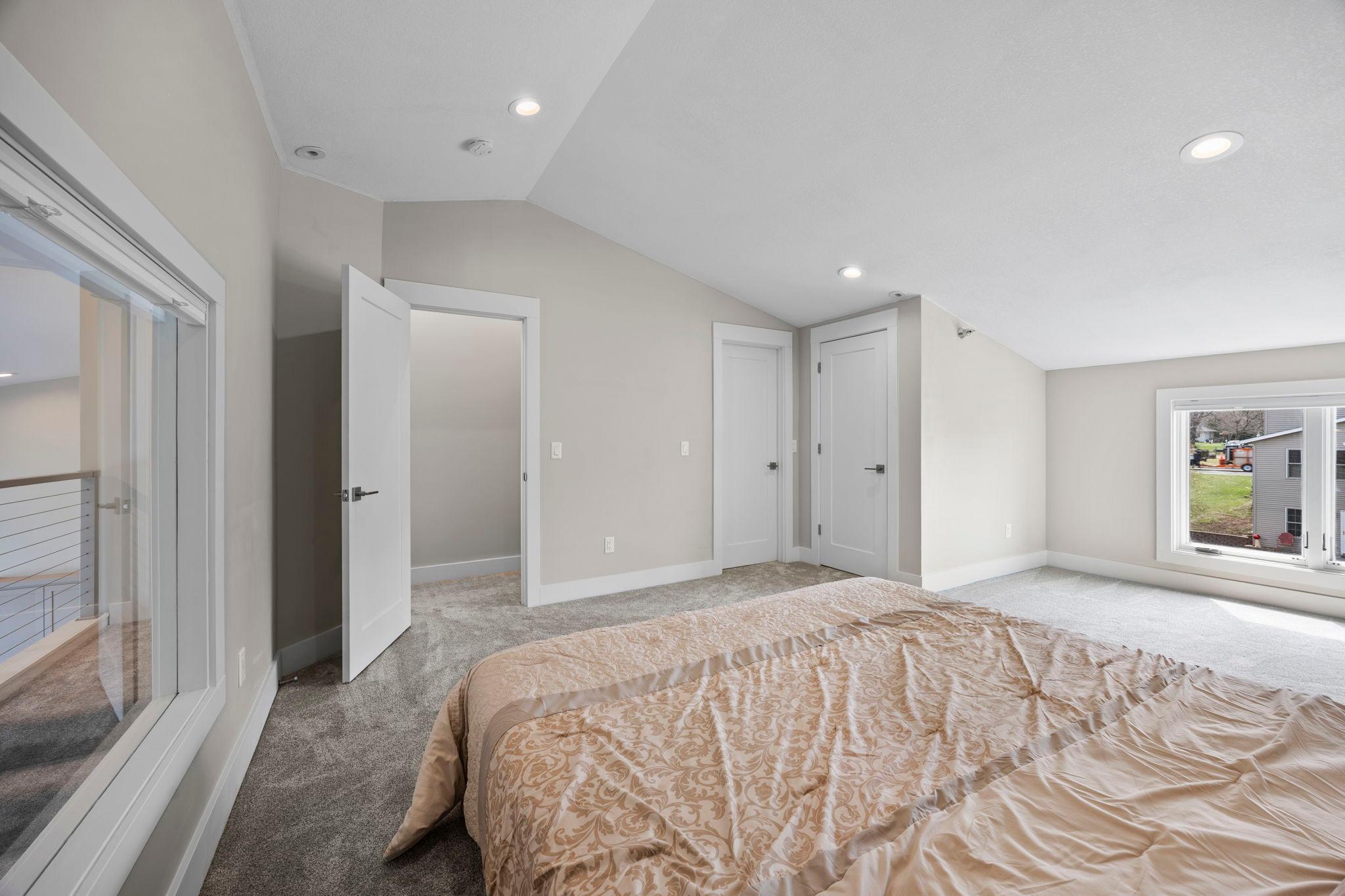 1301 N Lakeshore Dr Unit: 202