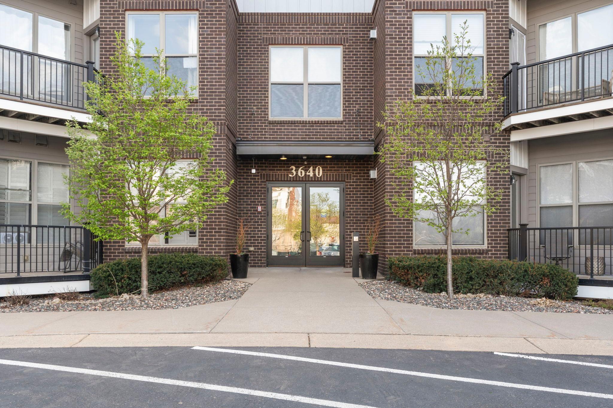 3640 Wooddale Avenue S Unit: 121