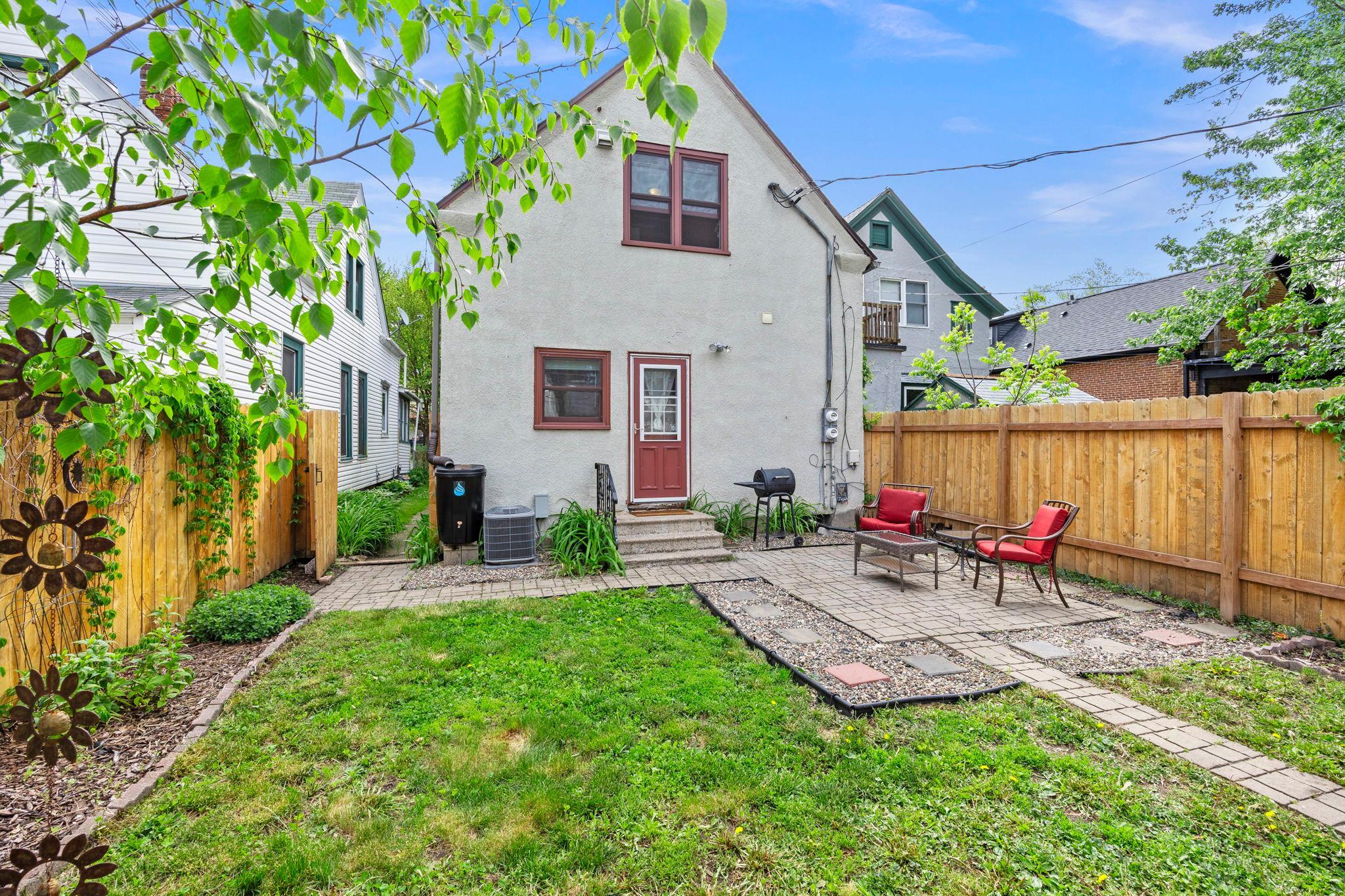 441 View Street