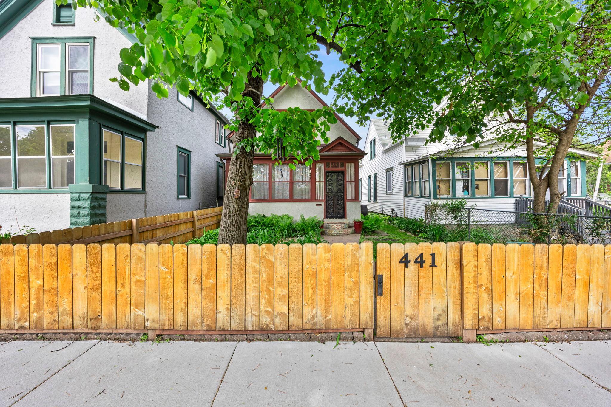 441 View Street