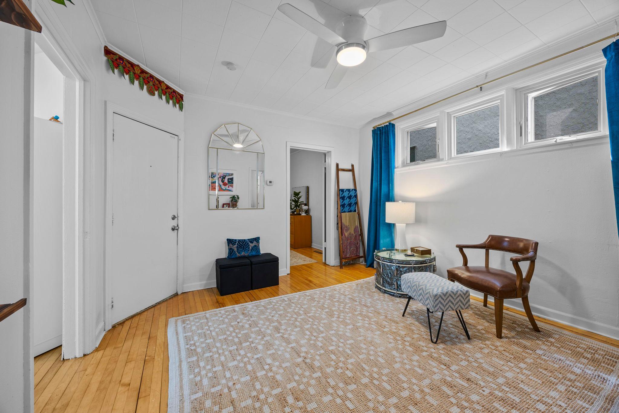 441 View Street