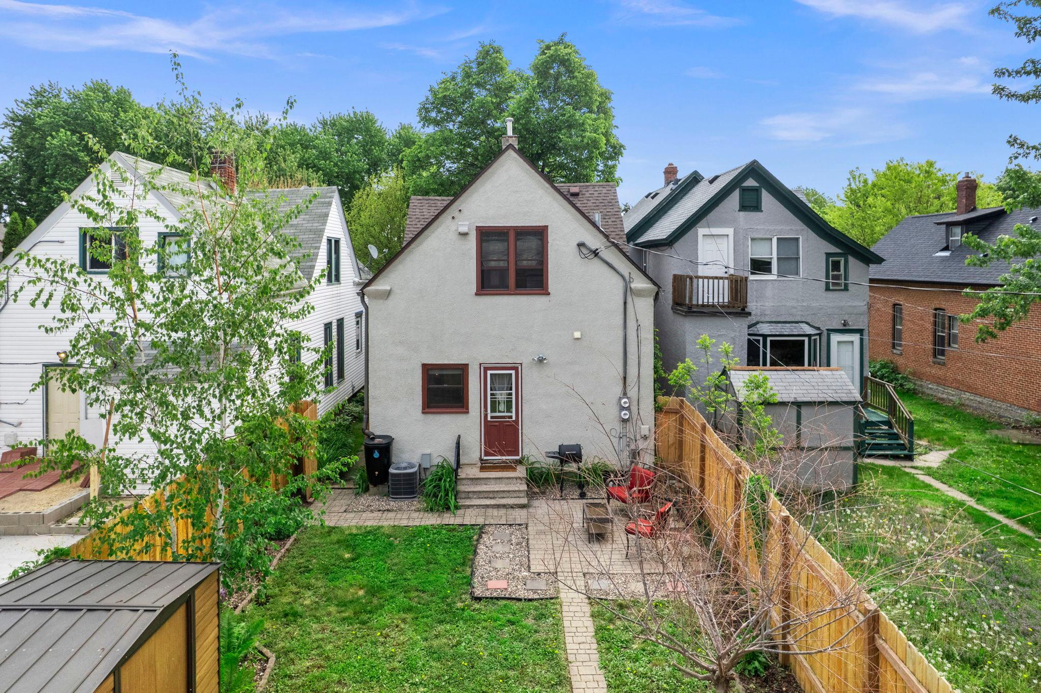 441 View Street
