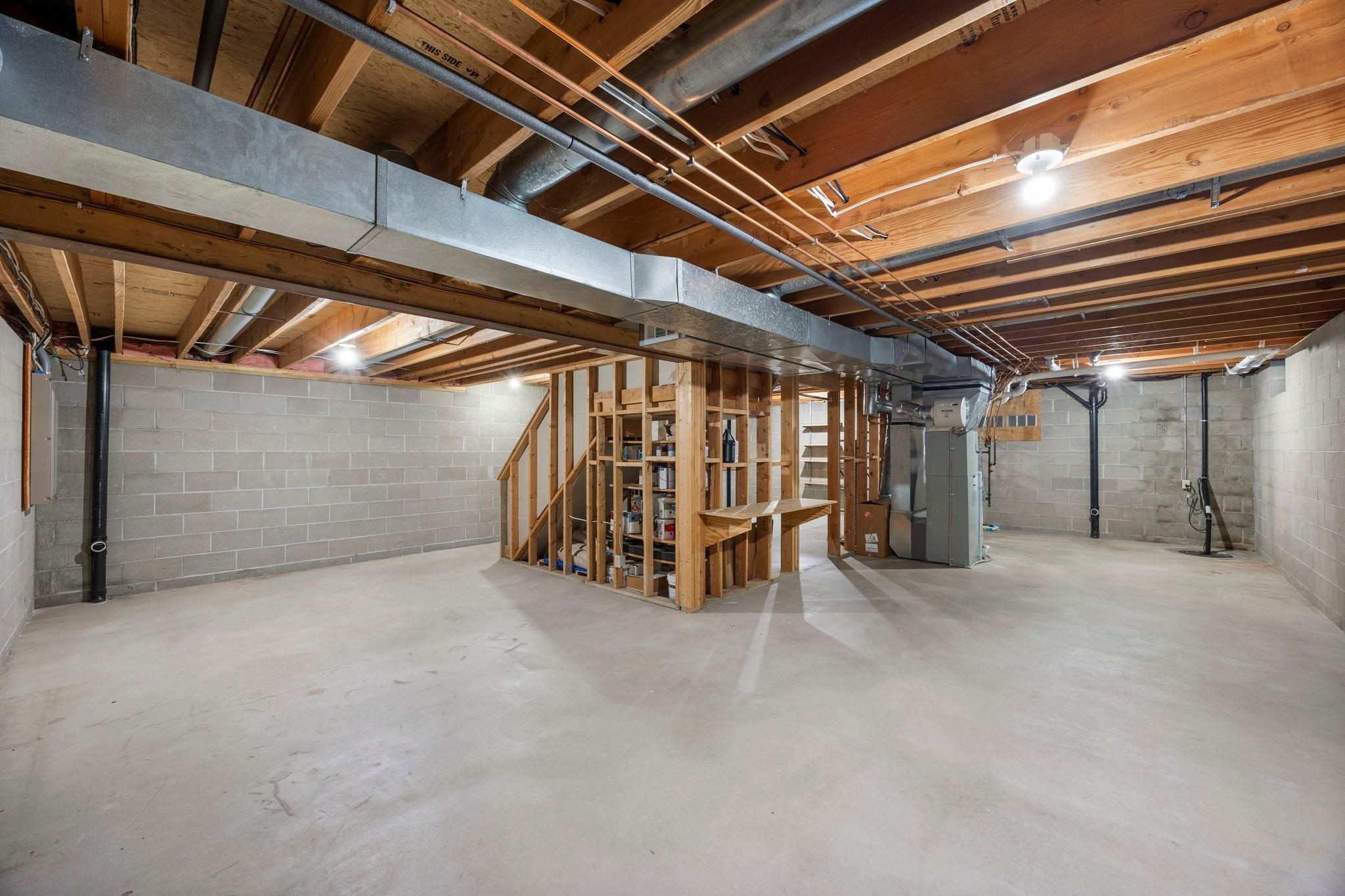 8941 Hunters Trail
