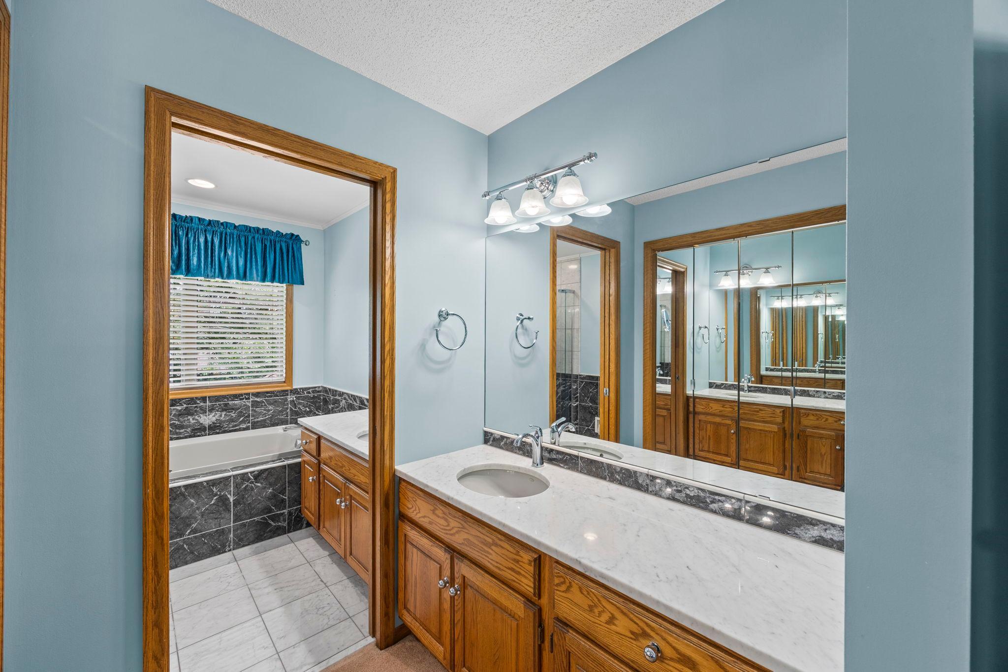 8941 Hunters Trail