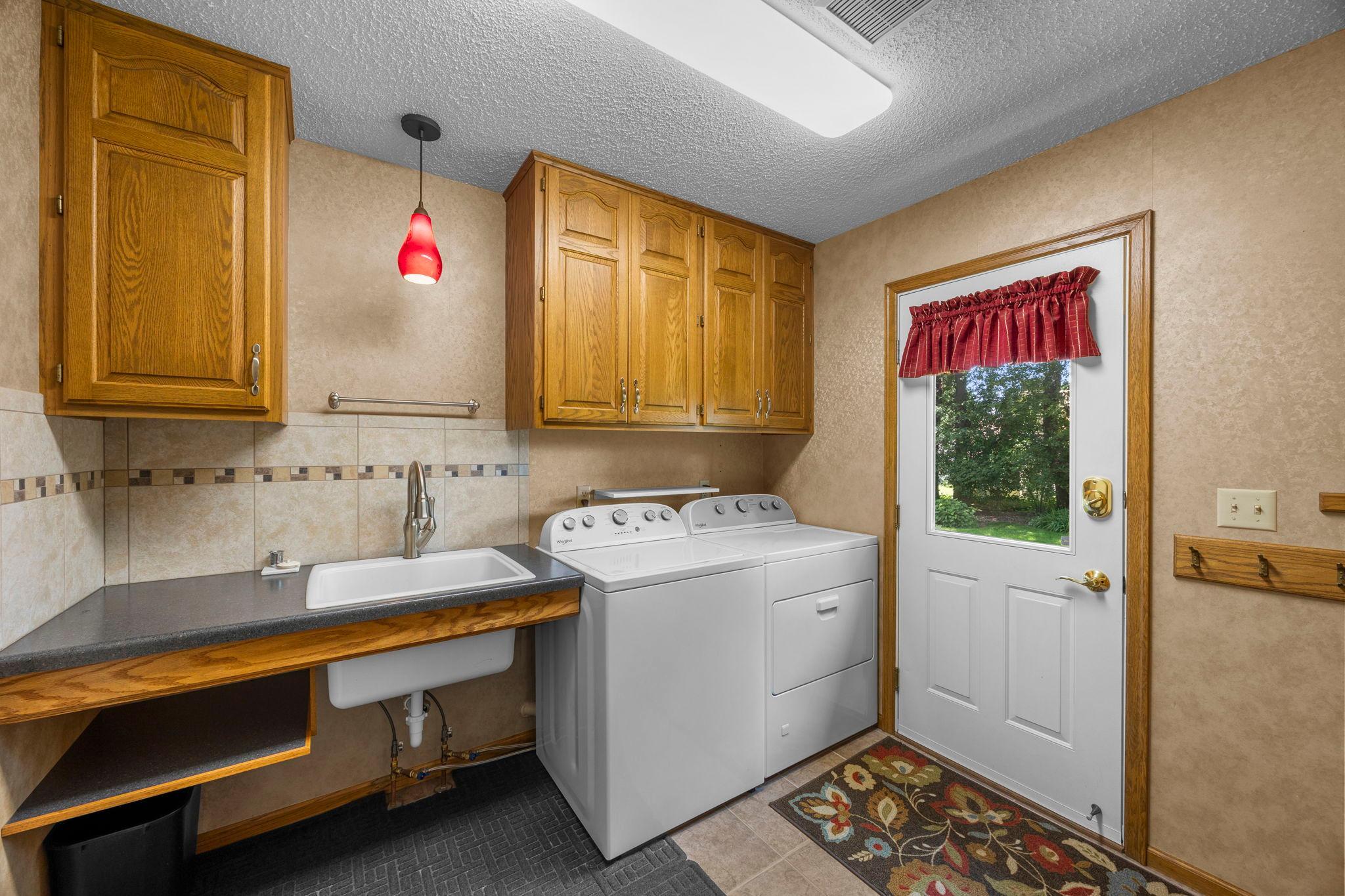 8941 Hunters Trail