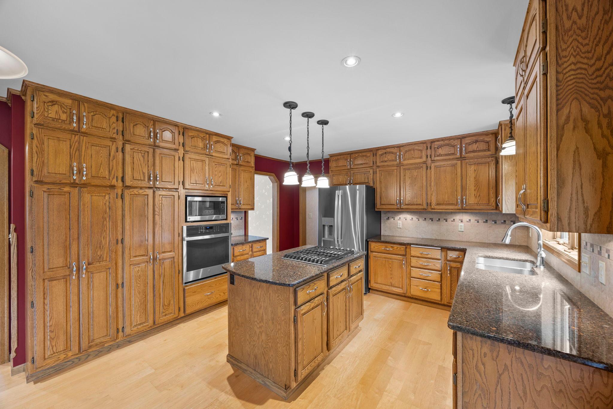 8941 Hunters Trail