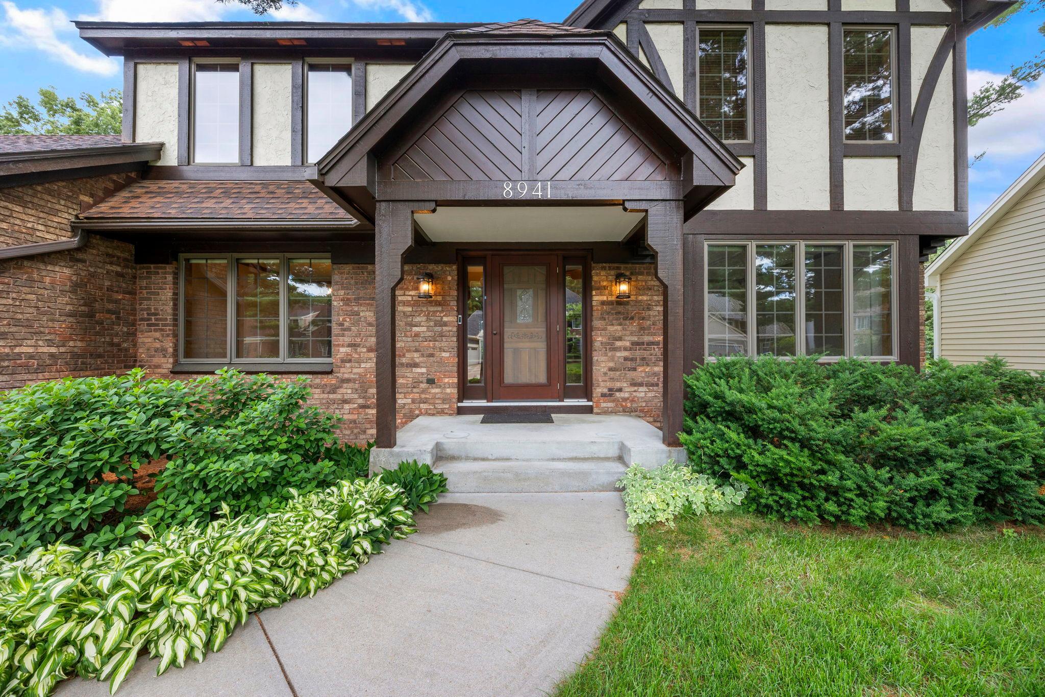 8941 Hunters Trail